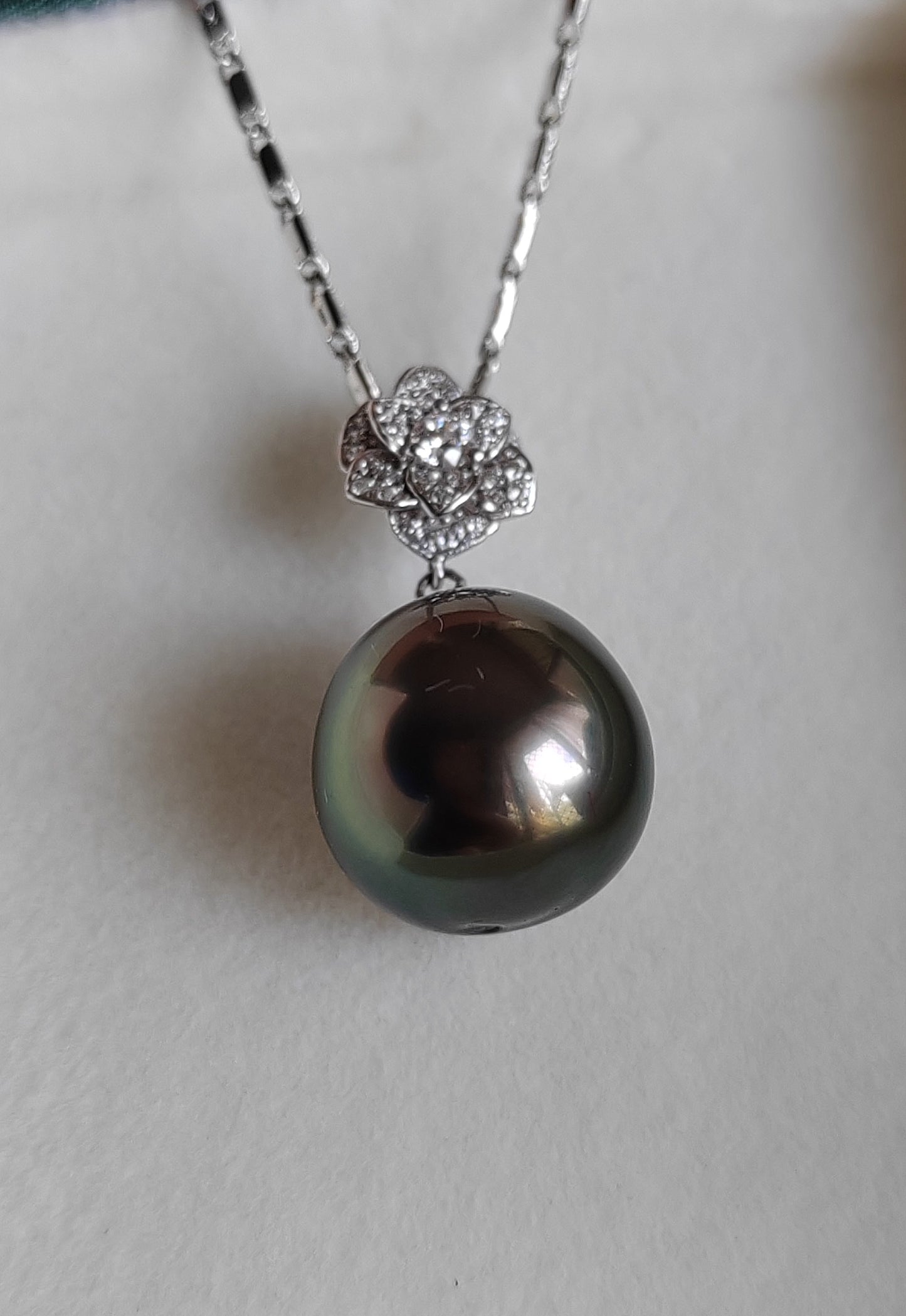 'White Camellia' 18k white gold pendant genuine Mangareva tahitian dea pearl 11.7x12.1mm