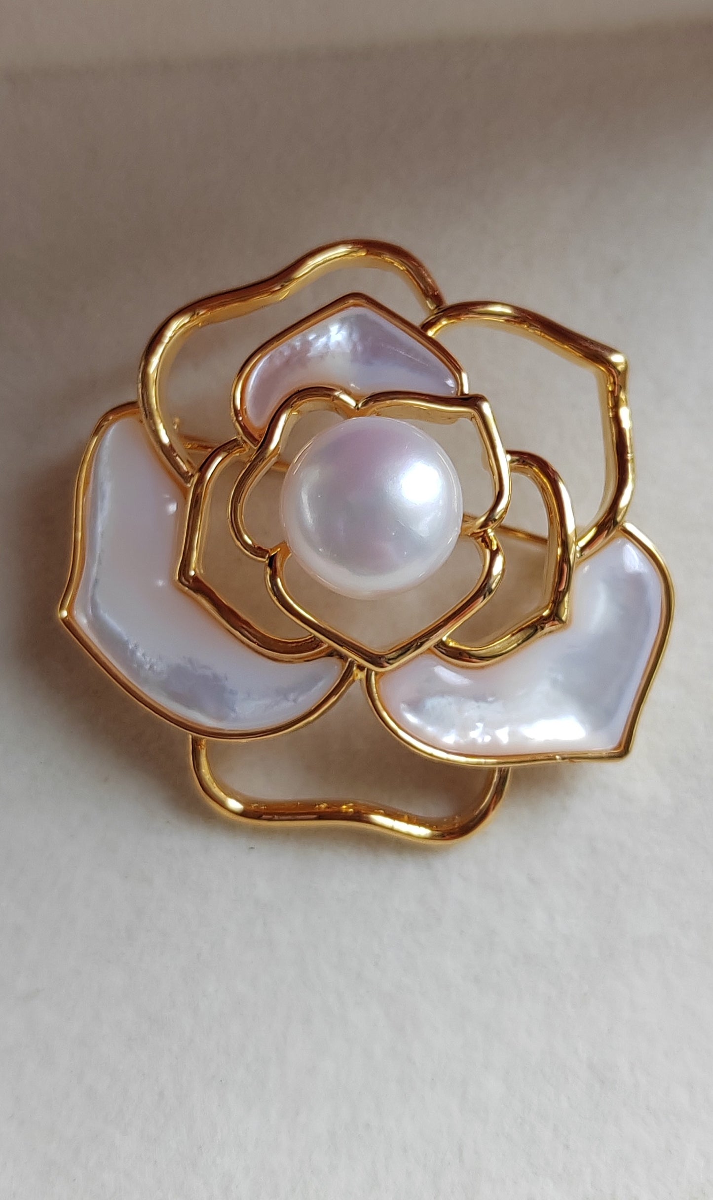 11.1mm genuine freshwater pearl Camellia brooch