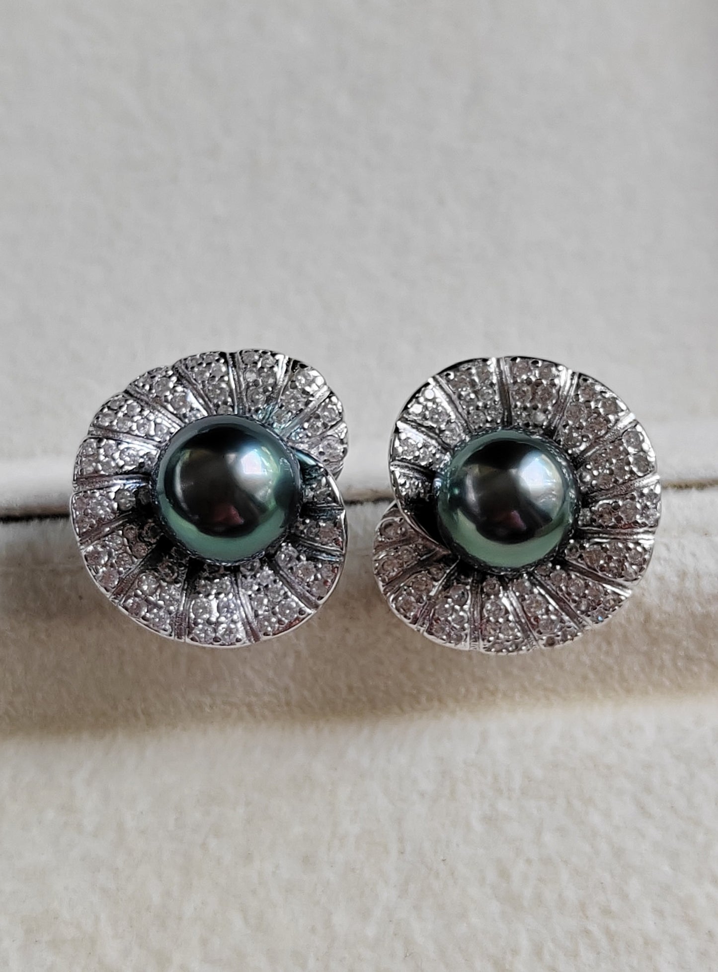 'Green lotus' earrings genuine tahitian south sea pearls 9.1mm