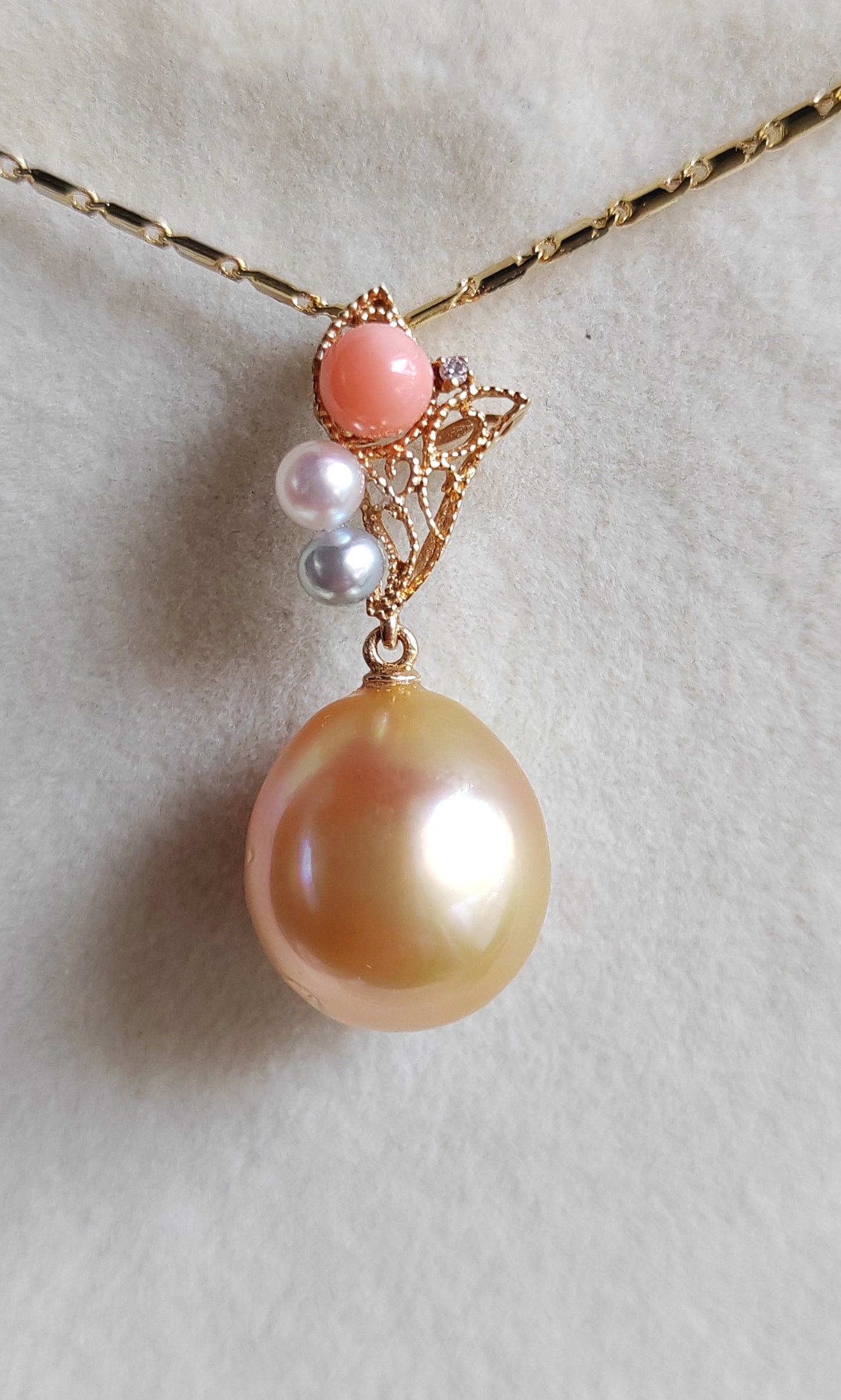 'Sunset' 18k gold diamond pendant genuine golden south sea pearl and Coral