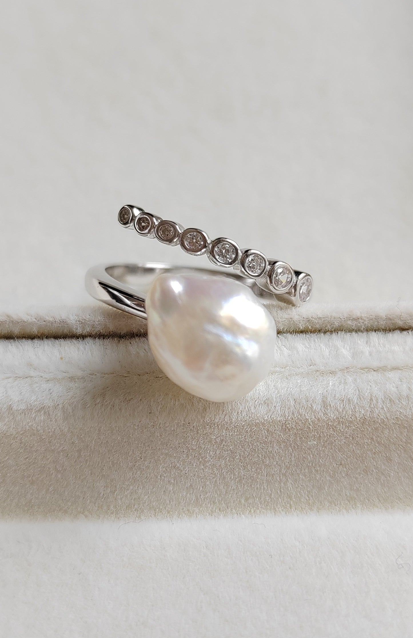 'Wild Lily' Silver ring genuine Keshi south sea white pearl 6ct