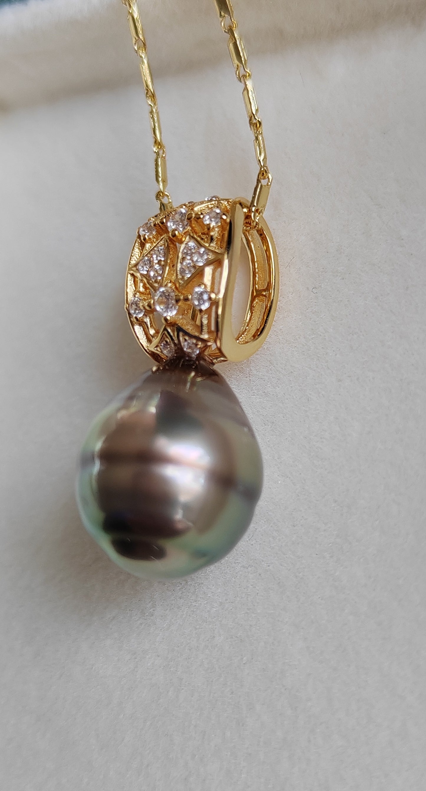 11.2x13.6mm Genuine Mangareva Tahitian sea pearl 'Light Neon' pendant