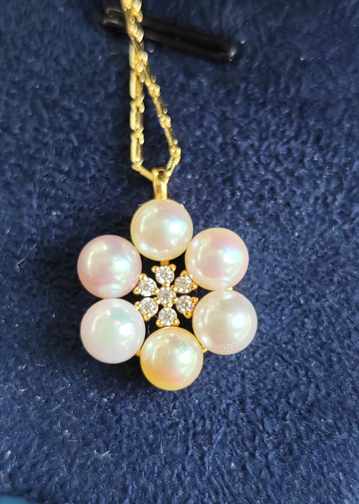'Pleasure Blossom' 18k gold pendant genuine Japanese akoya pearls