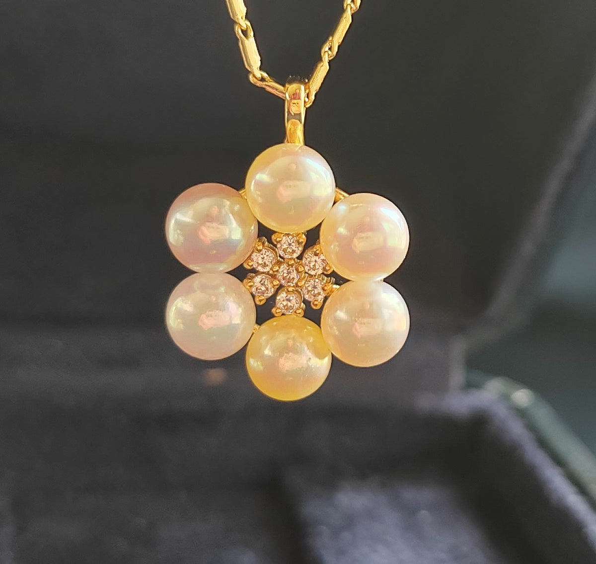 'Pleasure Blossom' 18k gold pendant genuine Japanese akoya pearls