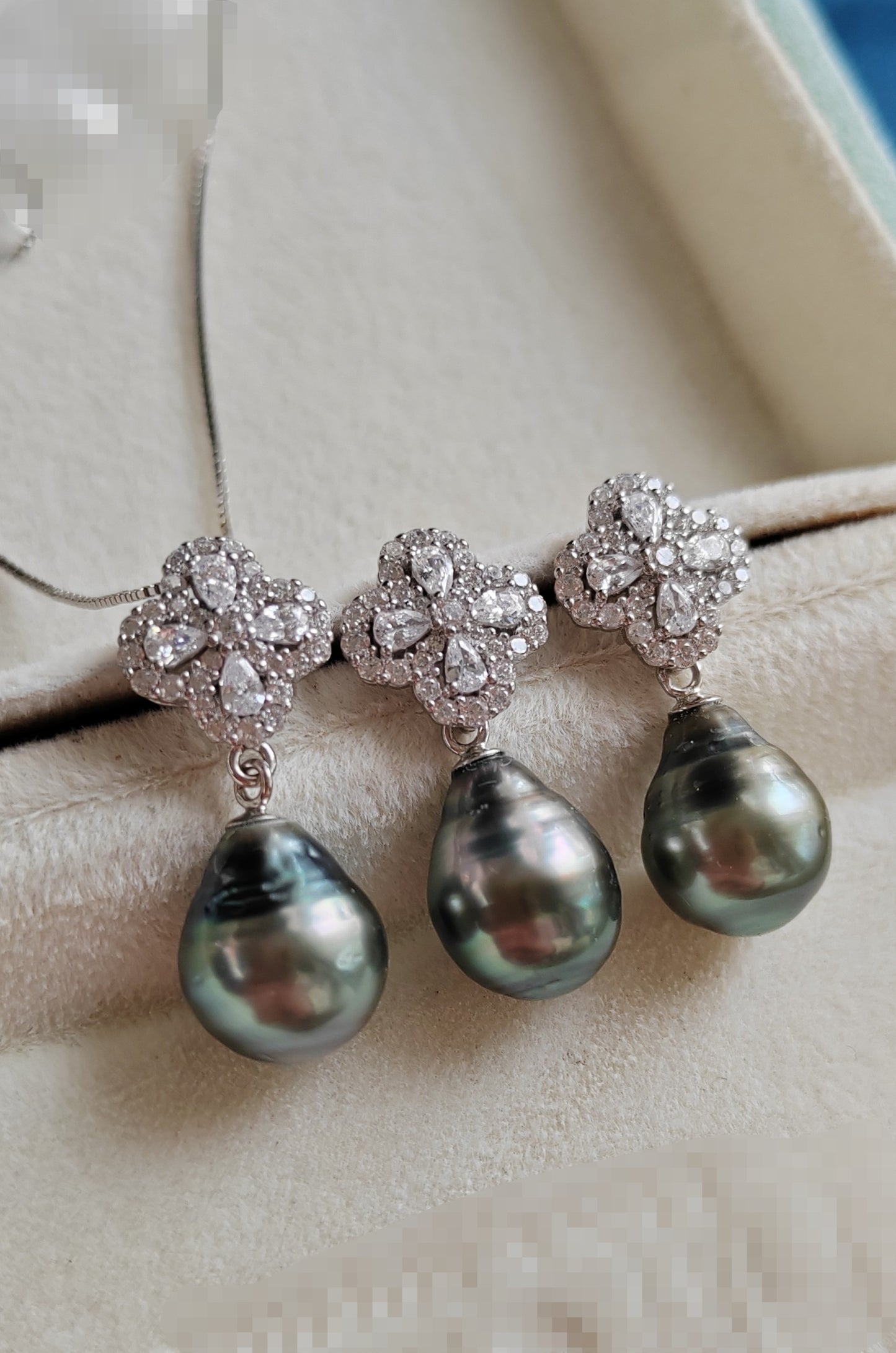 'Silver Clovers' Jewellry set Genuine tahitian sea pearls 9.6-9.9mm