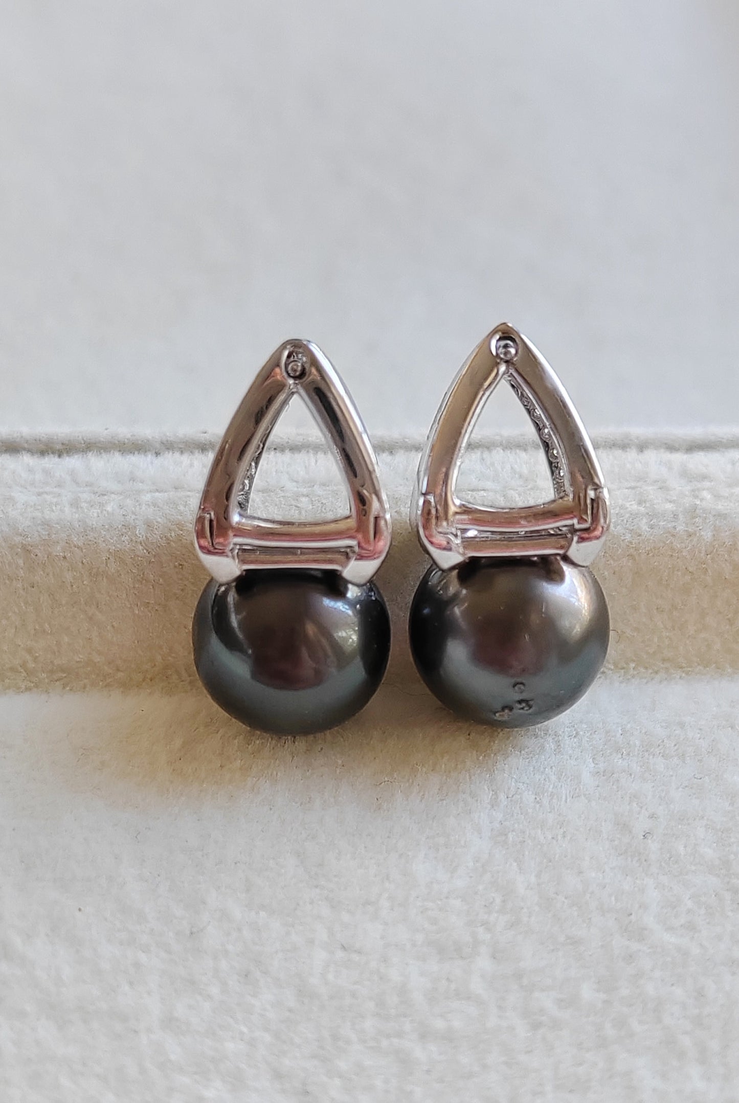 Modern style earrings genuine tahitian south sea pearls 10.4mm round