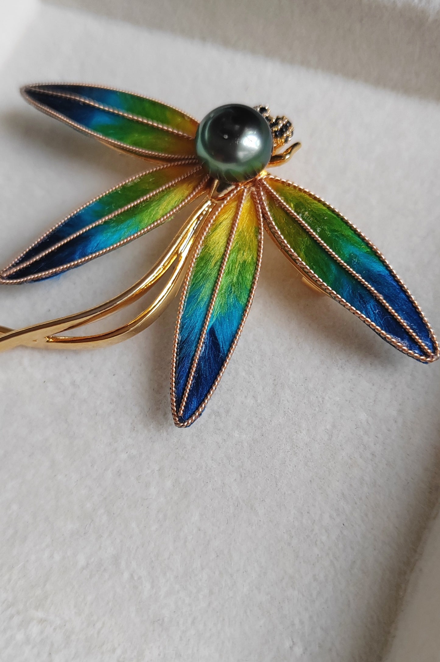 'Dragonfly' Genuine Tahitian sea pearl 9.3mm brooch