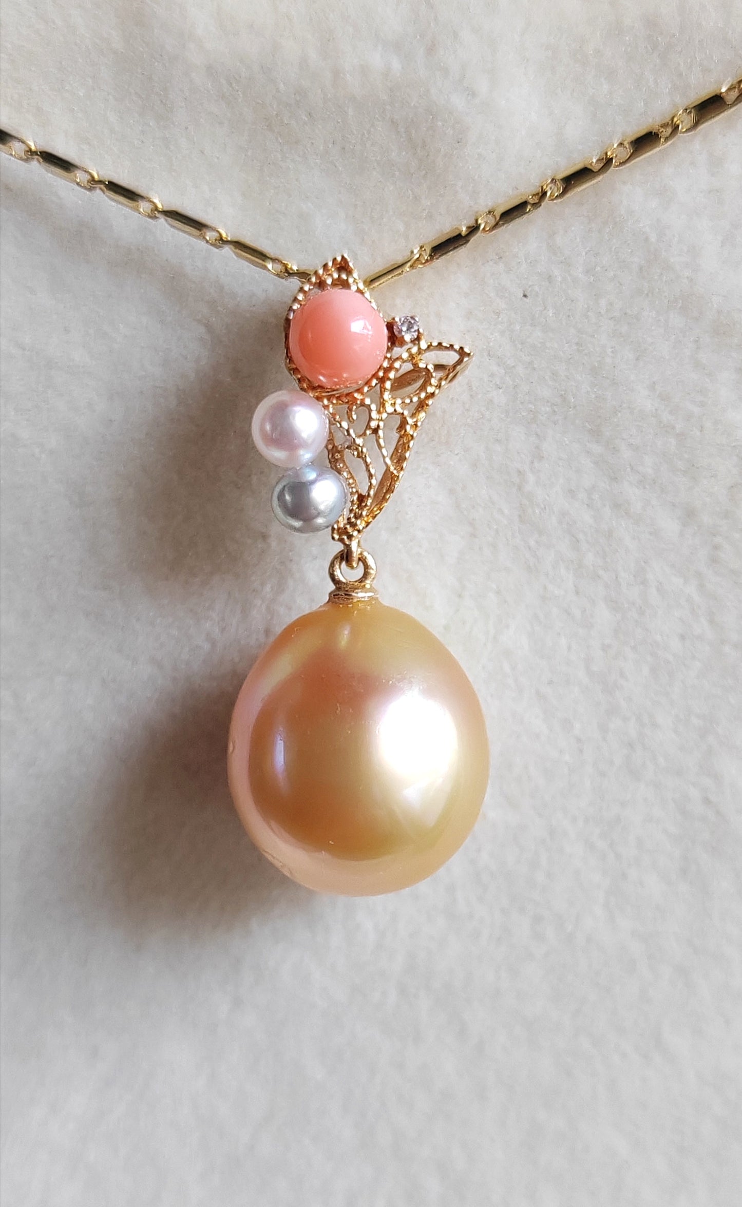 'Sunset' 18k gold diamond pendant genuine golden south sea pearl and Coral