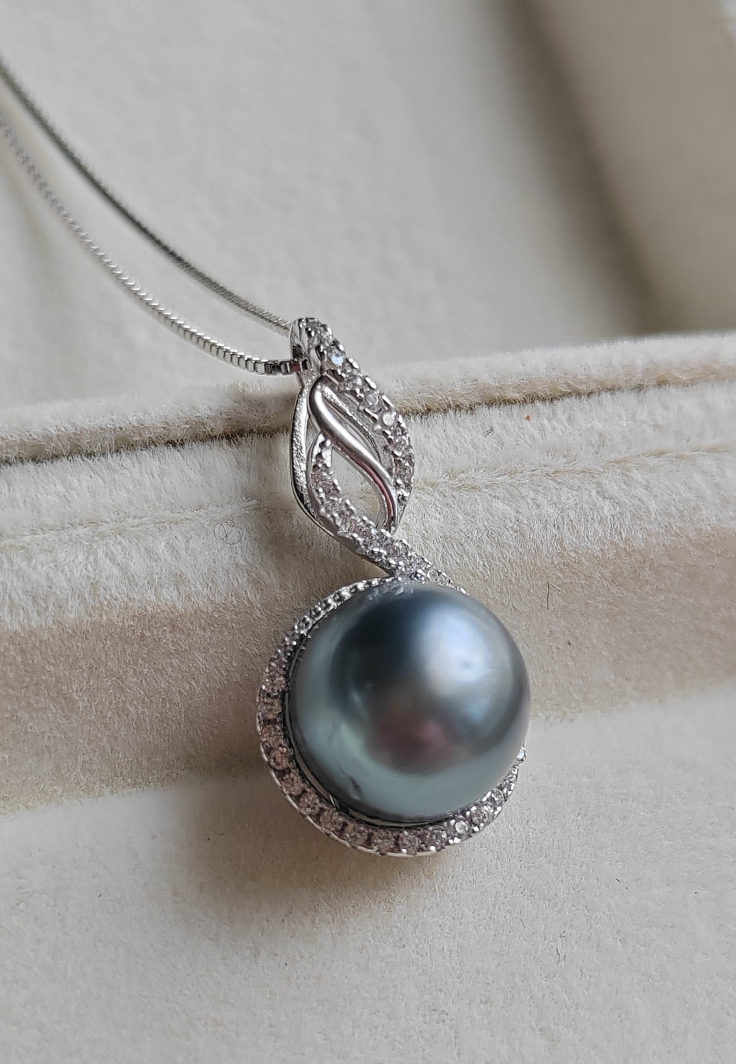 'Silver bird' necklace genuine tahitian south sea pearl 10mm