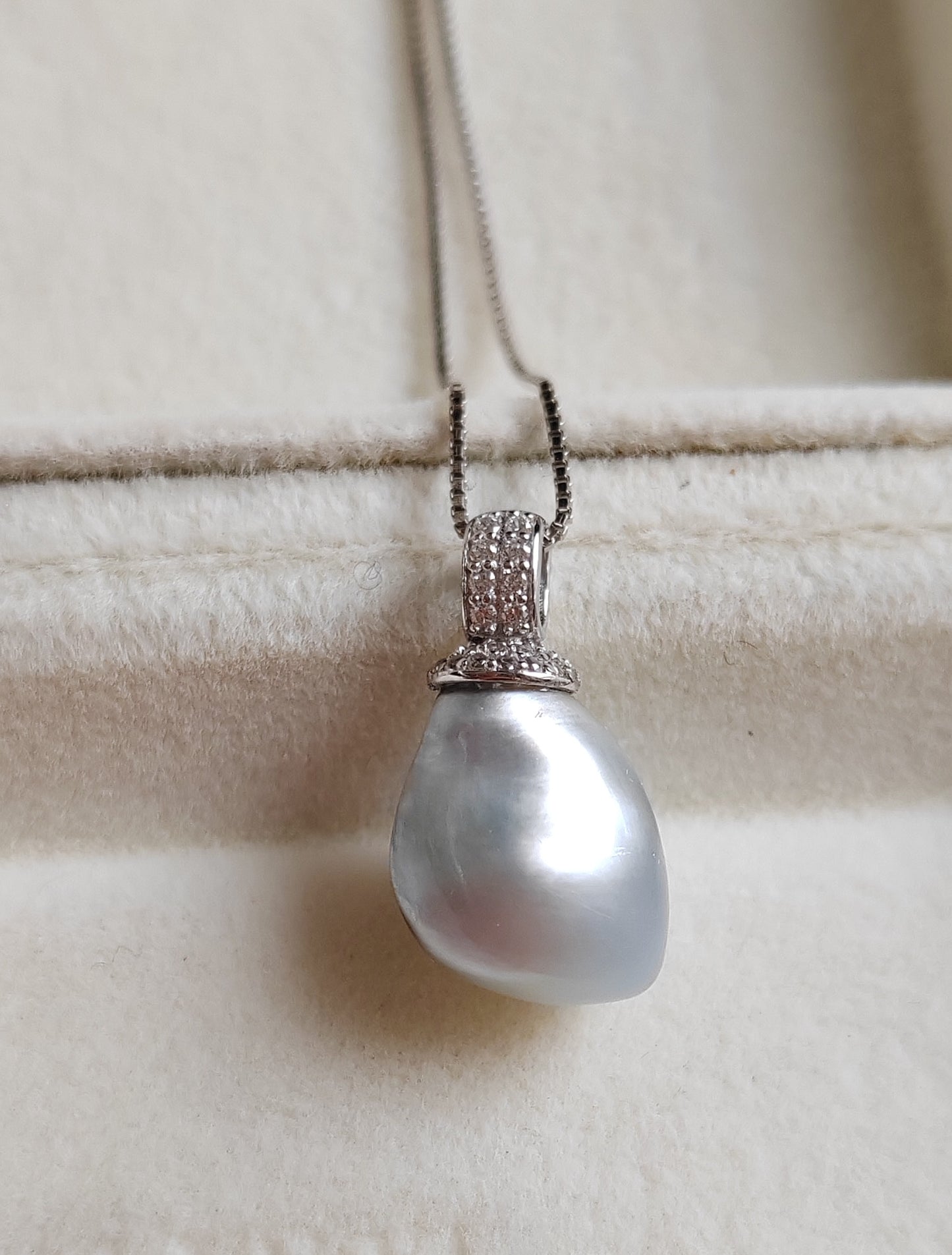 'Wild' Solitaire necklace Genuine Keshi south Sea white pearl 7ct