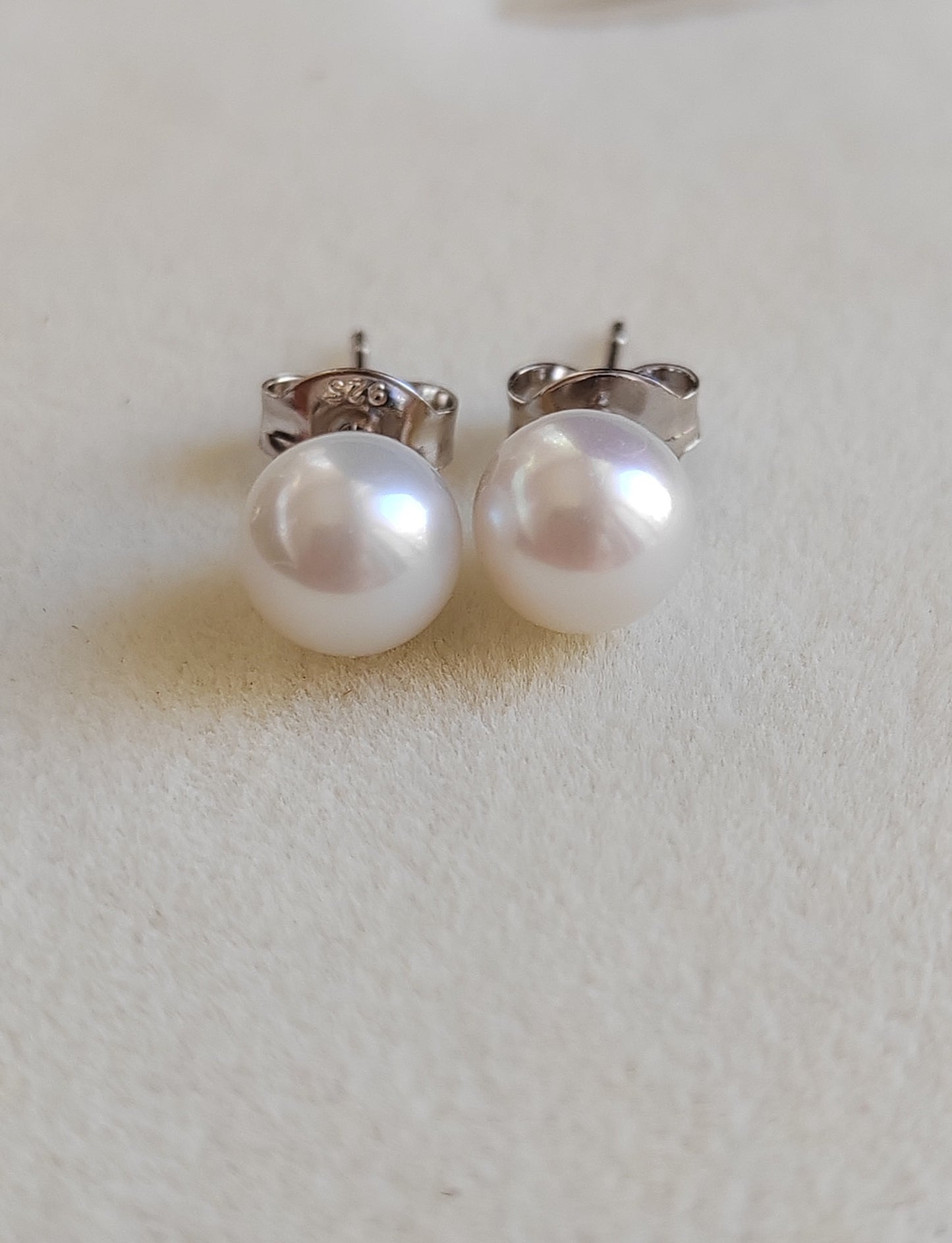 6.5mm Genuine freshwater round pearl Essential earrings studs