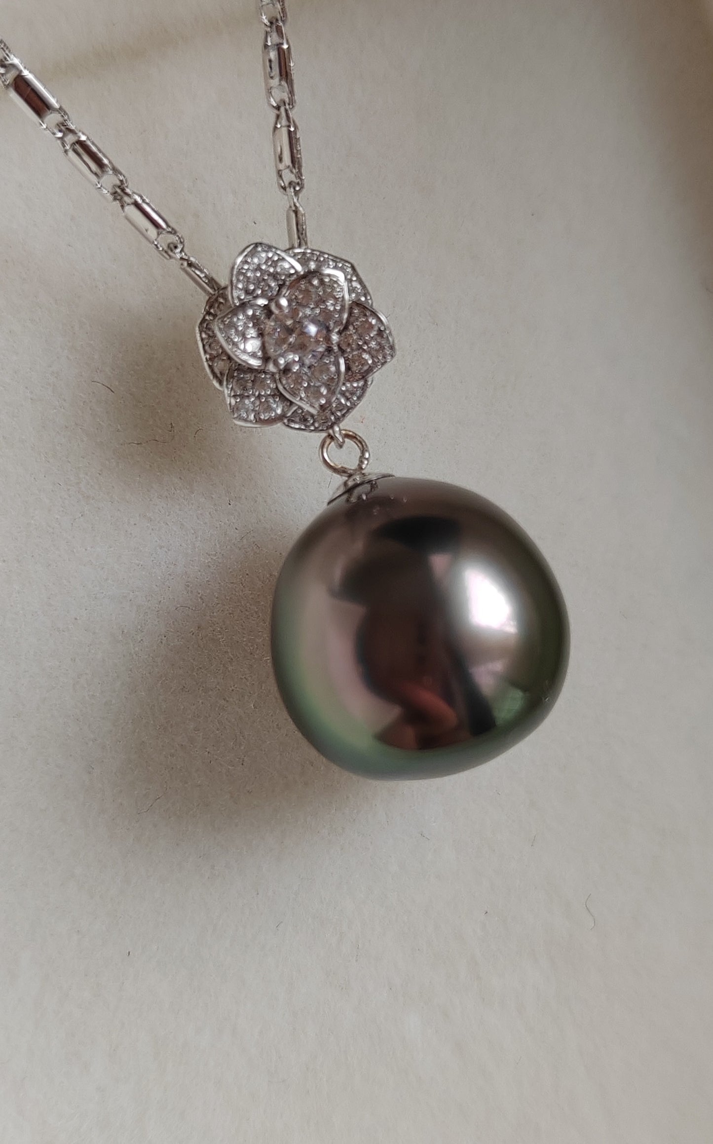 'White Camellia' 18k white gold pendant genuine Mangareva tahitian dea pearl 11.7x12.1mm
