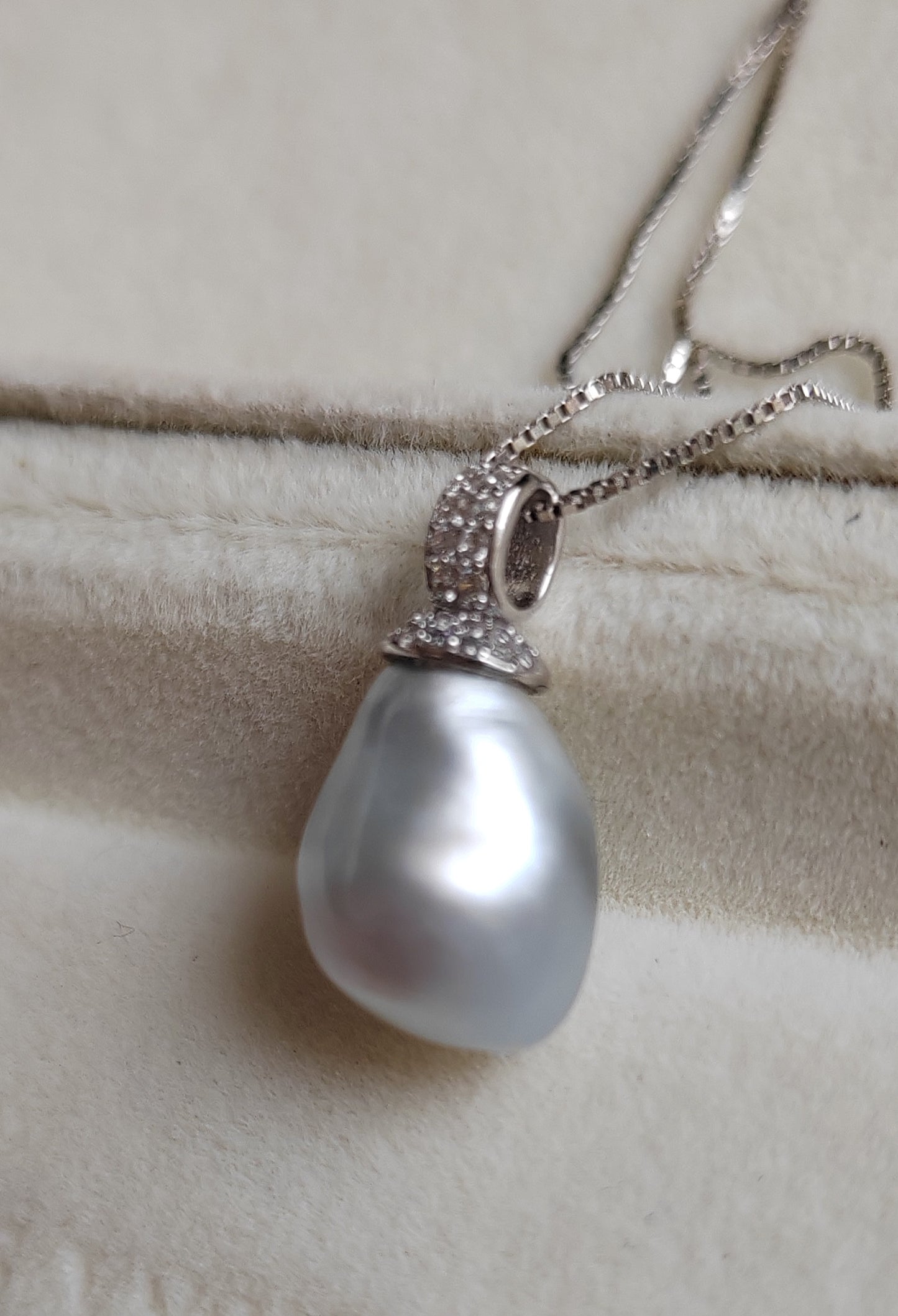 'Wild' Solitaire necklace Genuine Keshi south Sea white pearl 7ct