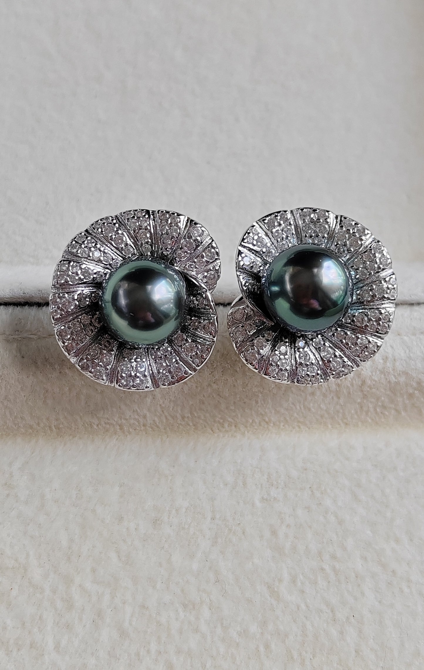 'Green lotus' earrings genuine tahitian south sea pearls 9.1mm