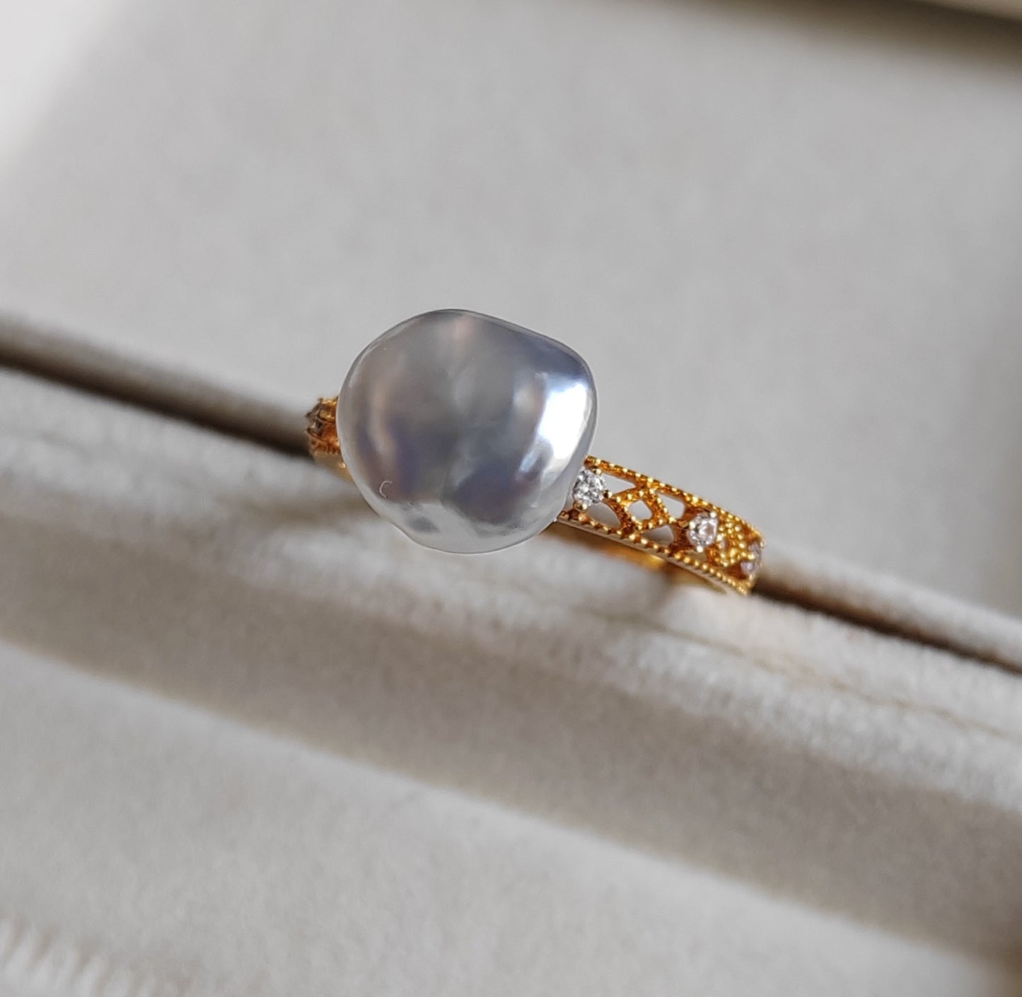 'Wild' Genuine Australian south sea Keshi pearl 18k gold Balletcore ring