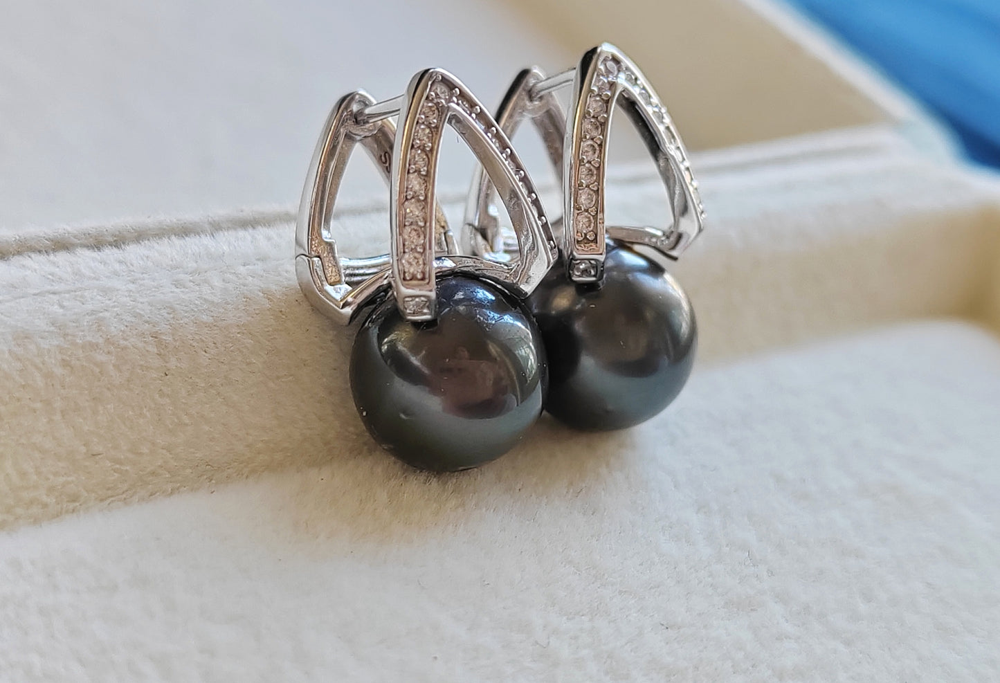 Modern style earrings genuine tahitian south sea pearls 10.4mm round