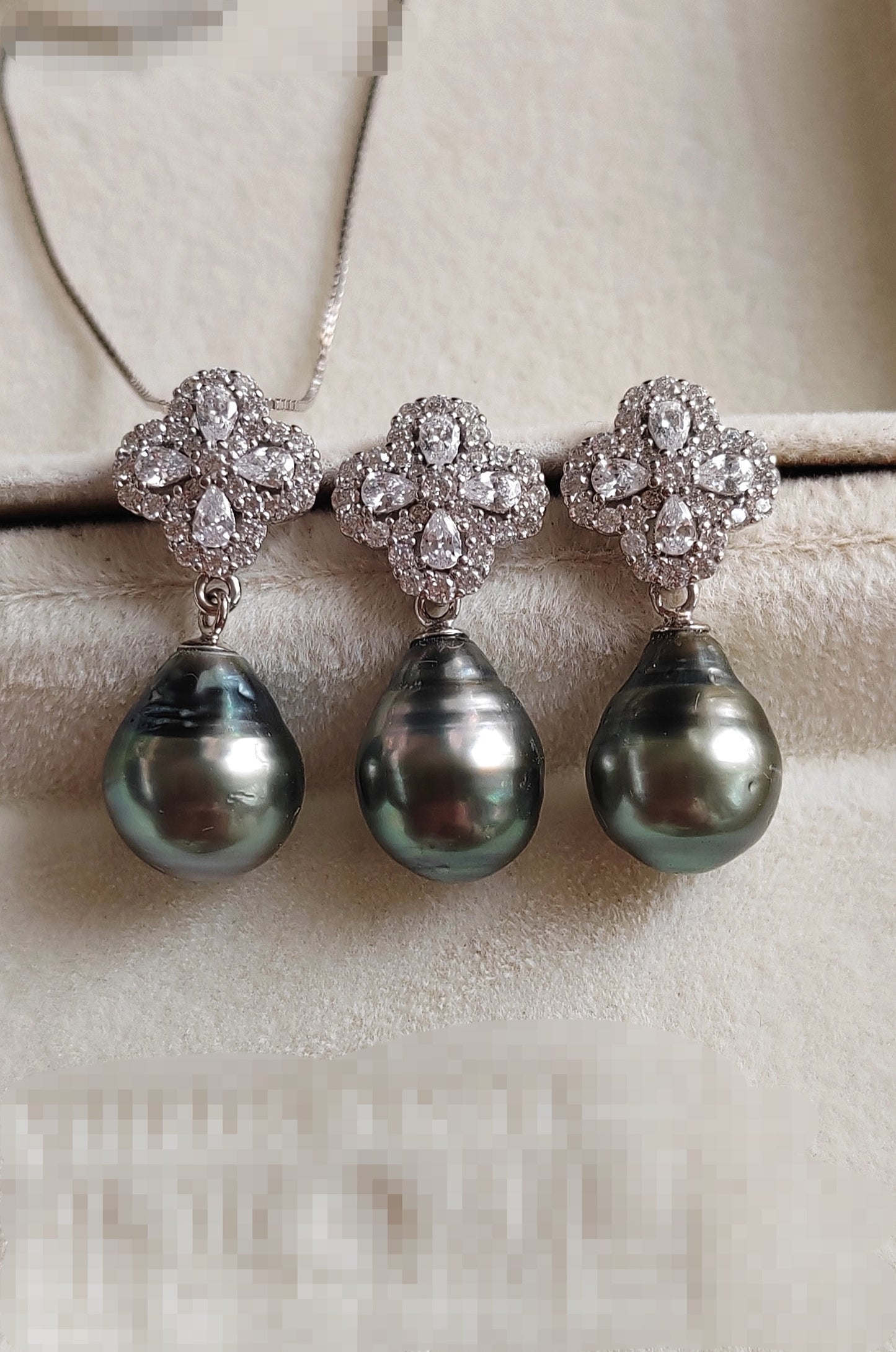 'Silver Clovers' Jewellry set Genuine tahitian sea pearls 9.6-9.9mm