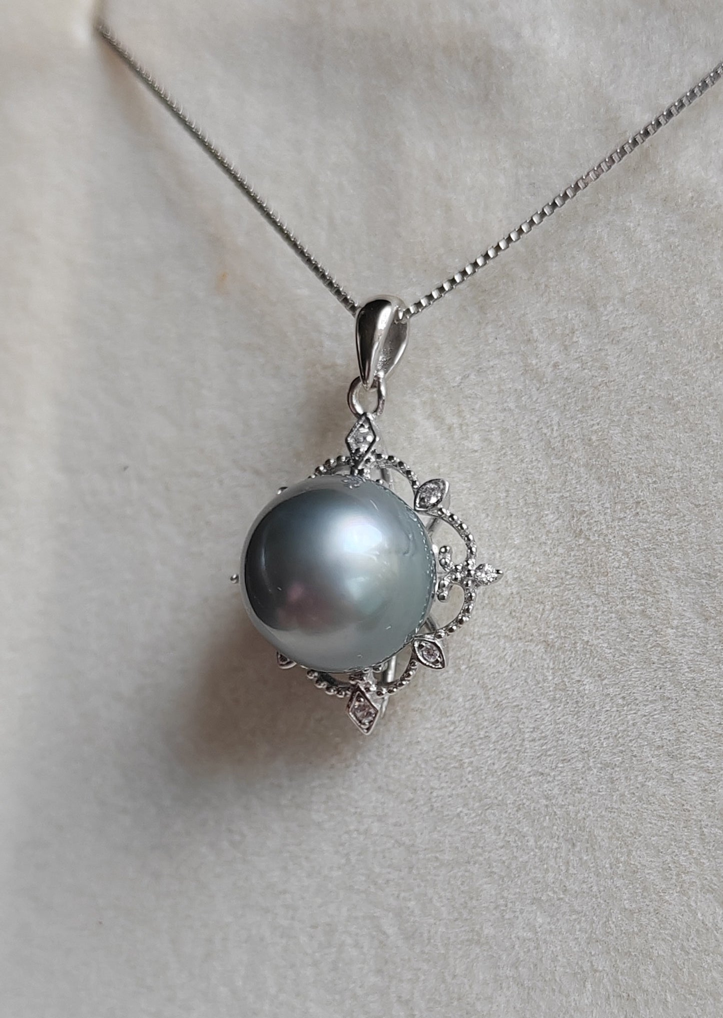 'Modern Rococo' necklace genuine tahitian south sea pearl 10.9mm
