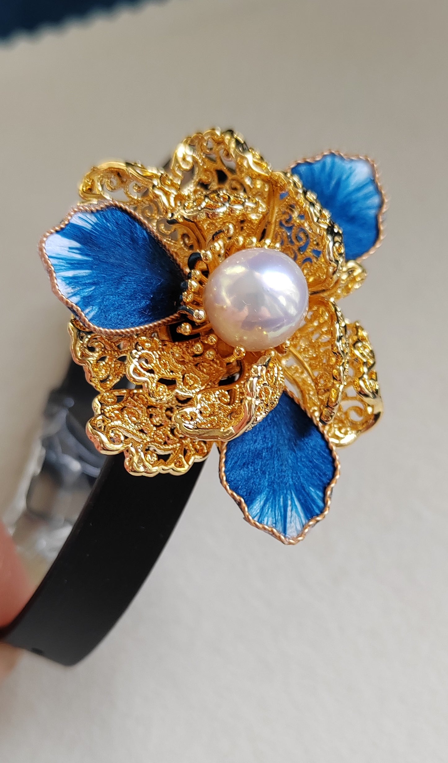 10.1mm Genuine freshwater pearl 'Peony' leather bracelet