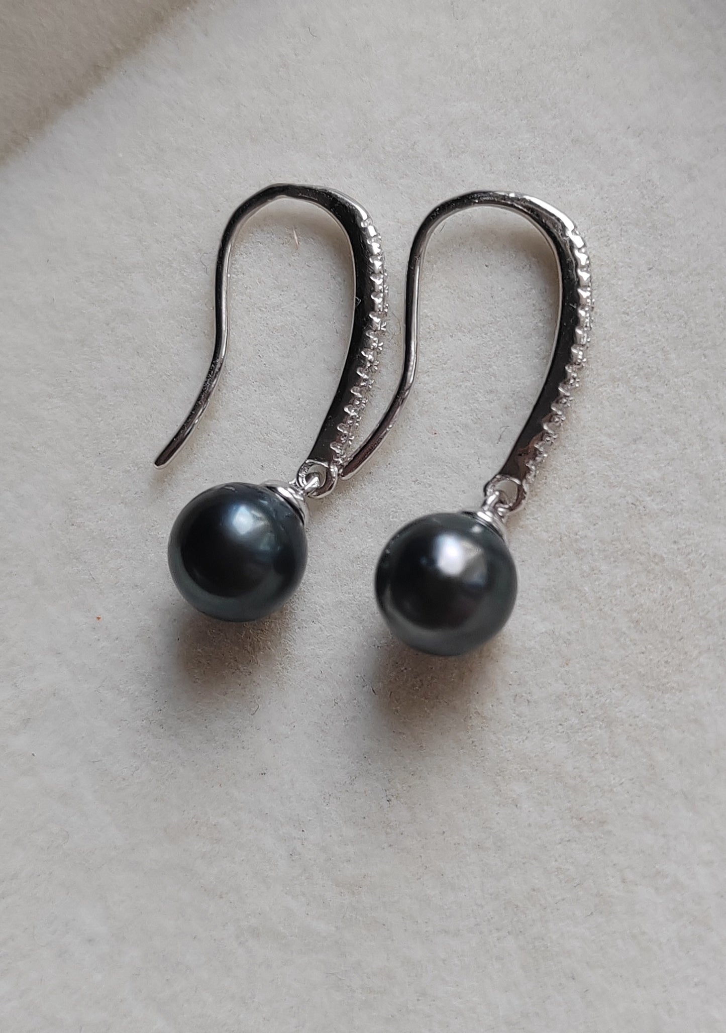 7.7mm Genuine tahitian south sea pearls Round classic dangling earrings