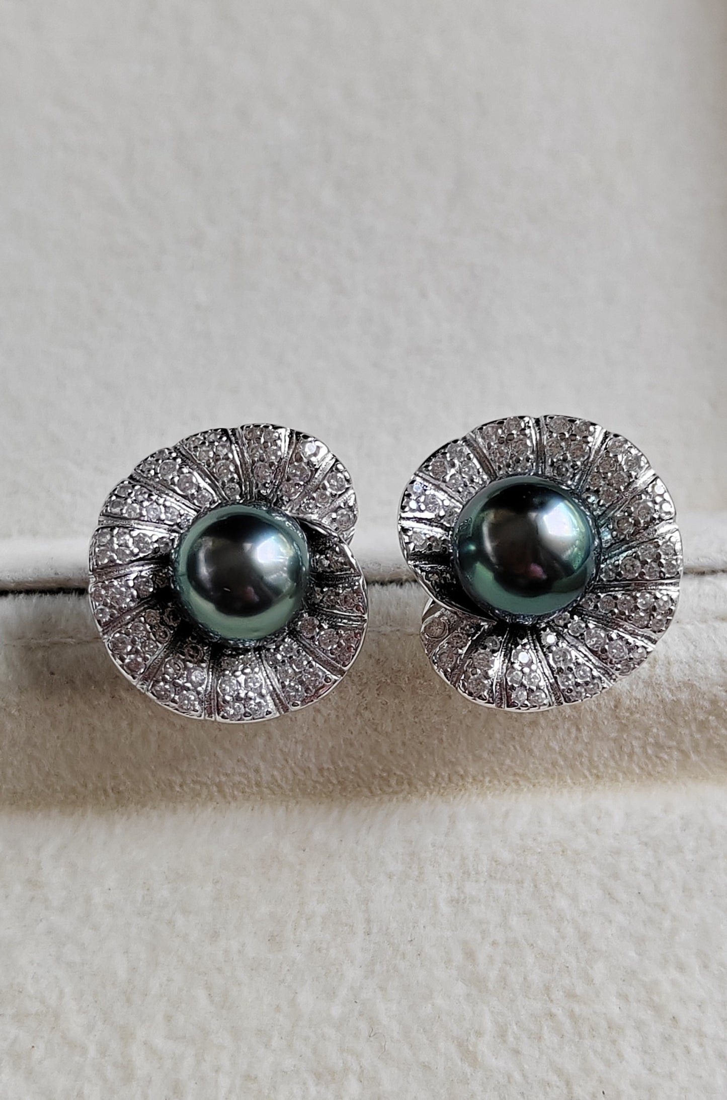 'Green lotus' earrings genuine tahitian south sea pearls 9.1mm