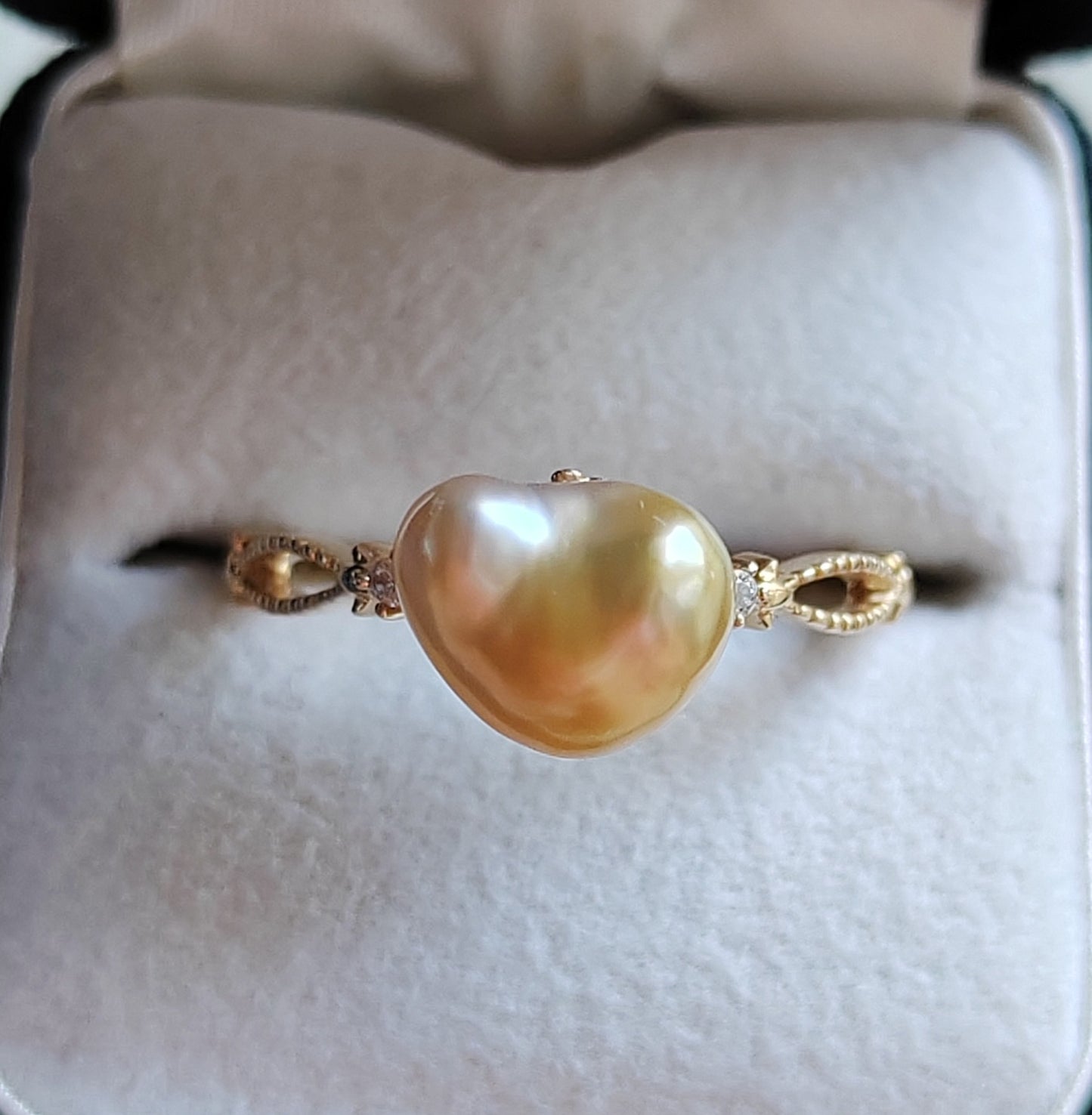 'A golden heart' 14k gold ring genuine golden south sea Keshi pearl 'Wild' 2.6ct