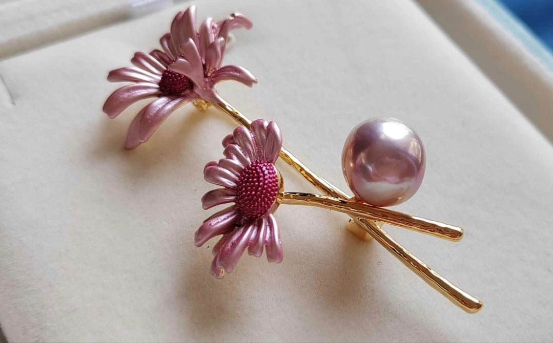 'Pink Lily' brooch genuine freshwater pearl 10.4x11.2mm