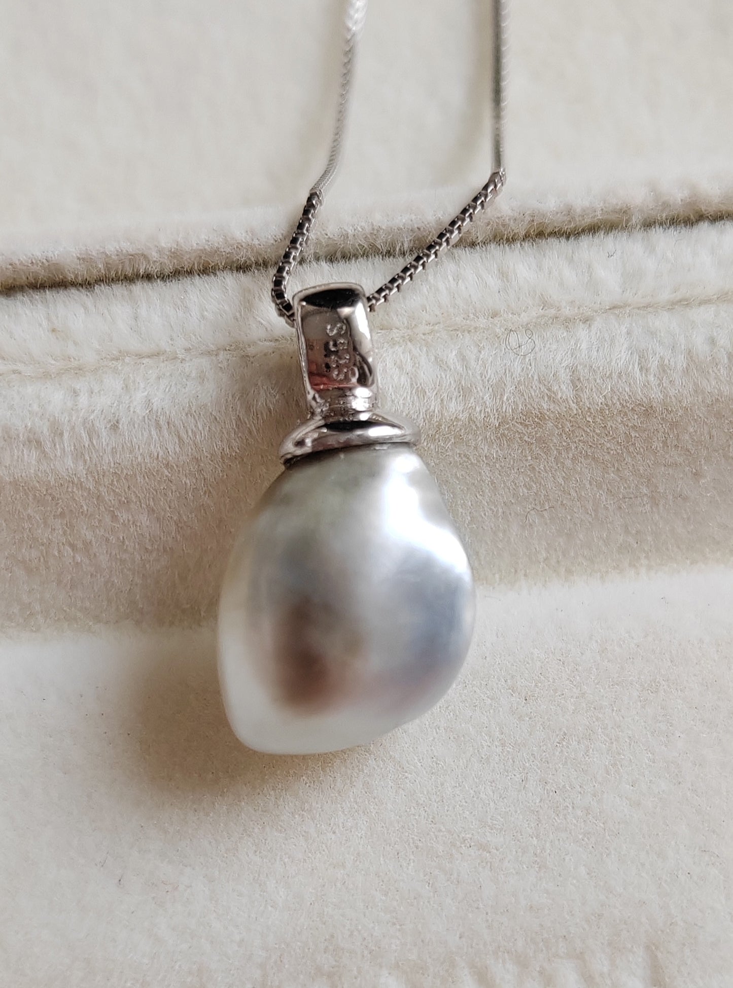 'Wild' Solitaire necklace Genuine Keshi south Sea white pearl 7ct