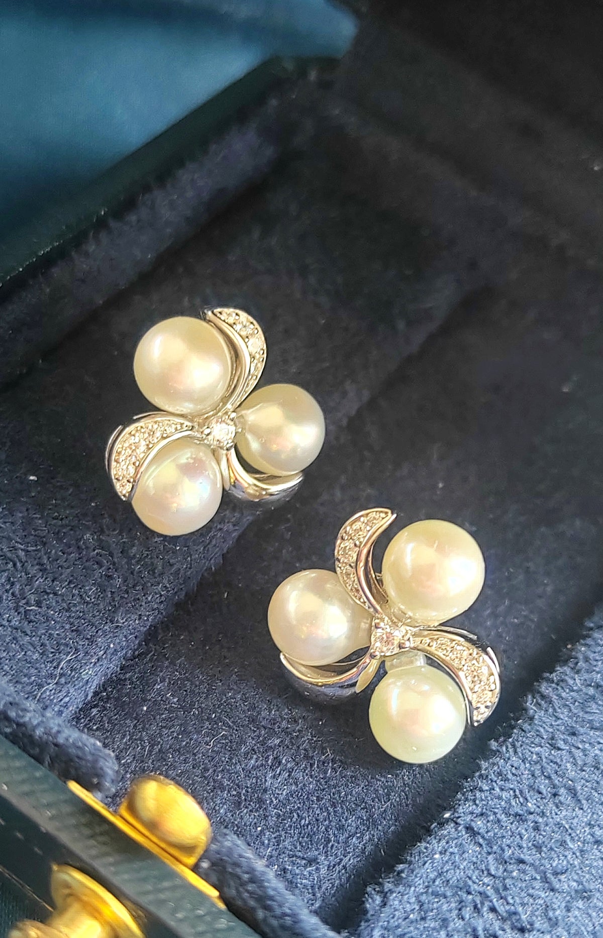 'Pinwheel flowers' Earring genuine Japanese akoya pearls 6.2-6.4mm