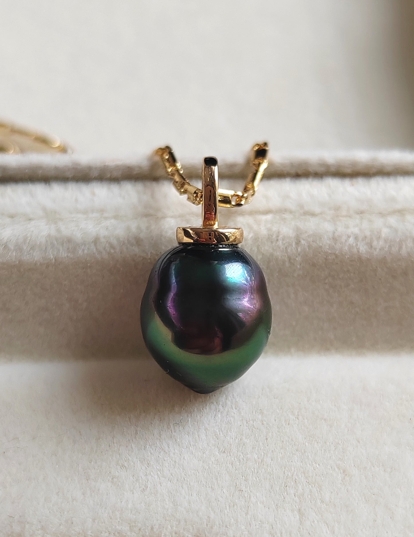 18k gold pendant genuine Mangareva tahitian south sea pearl 9.8x11.4mm