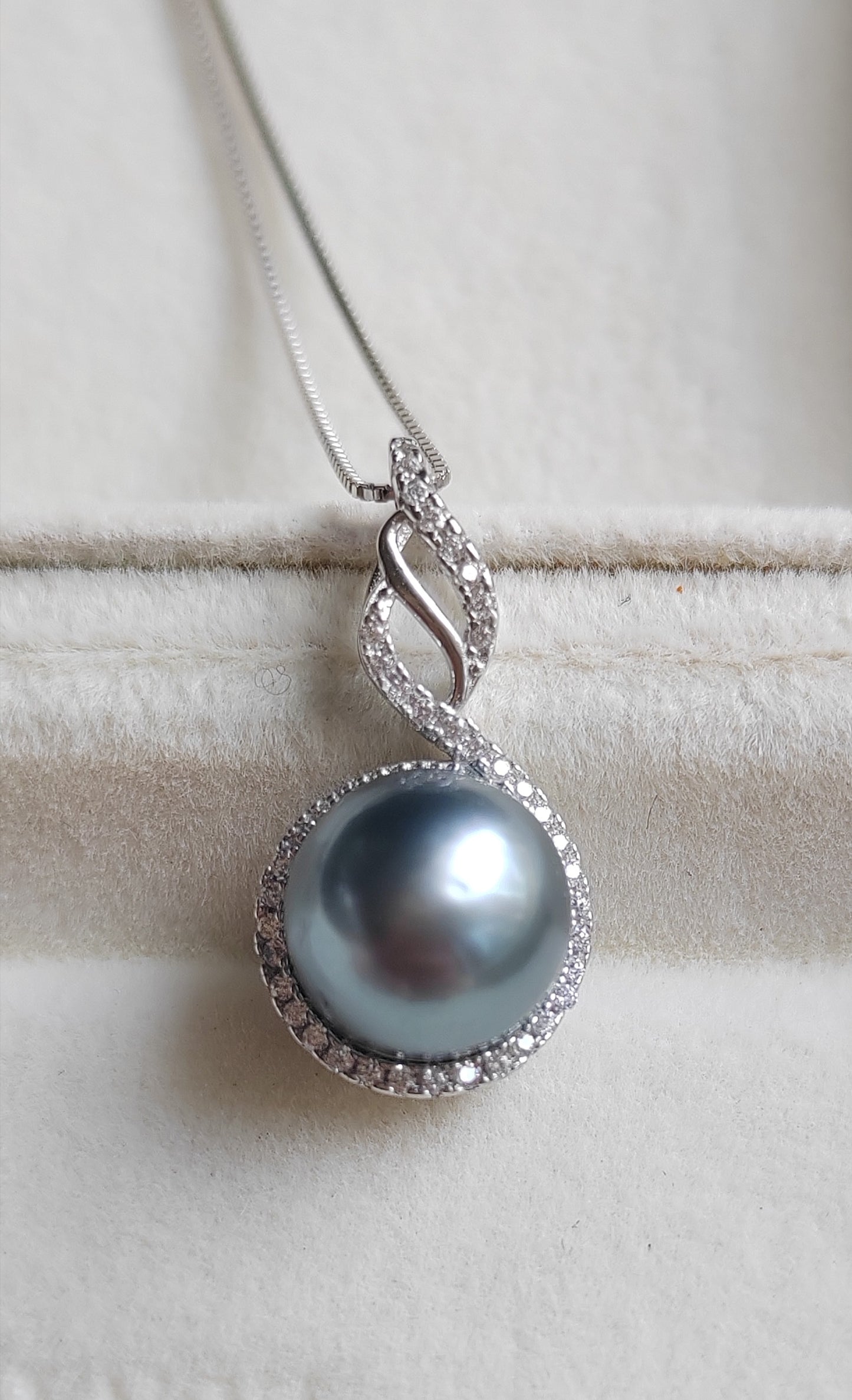 'Silver bird' necklace genuine tahitian south sea pearl 10mm
