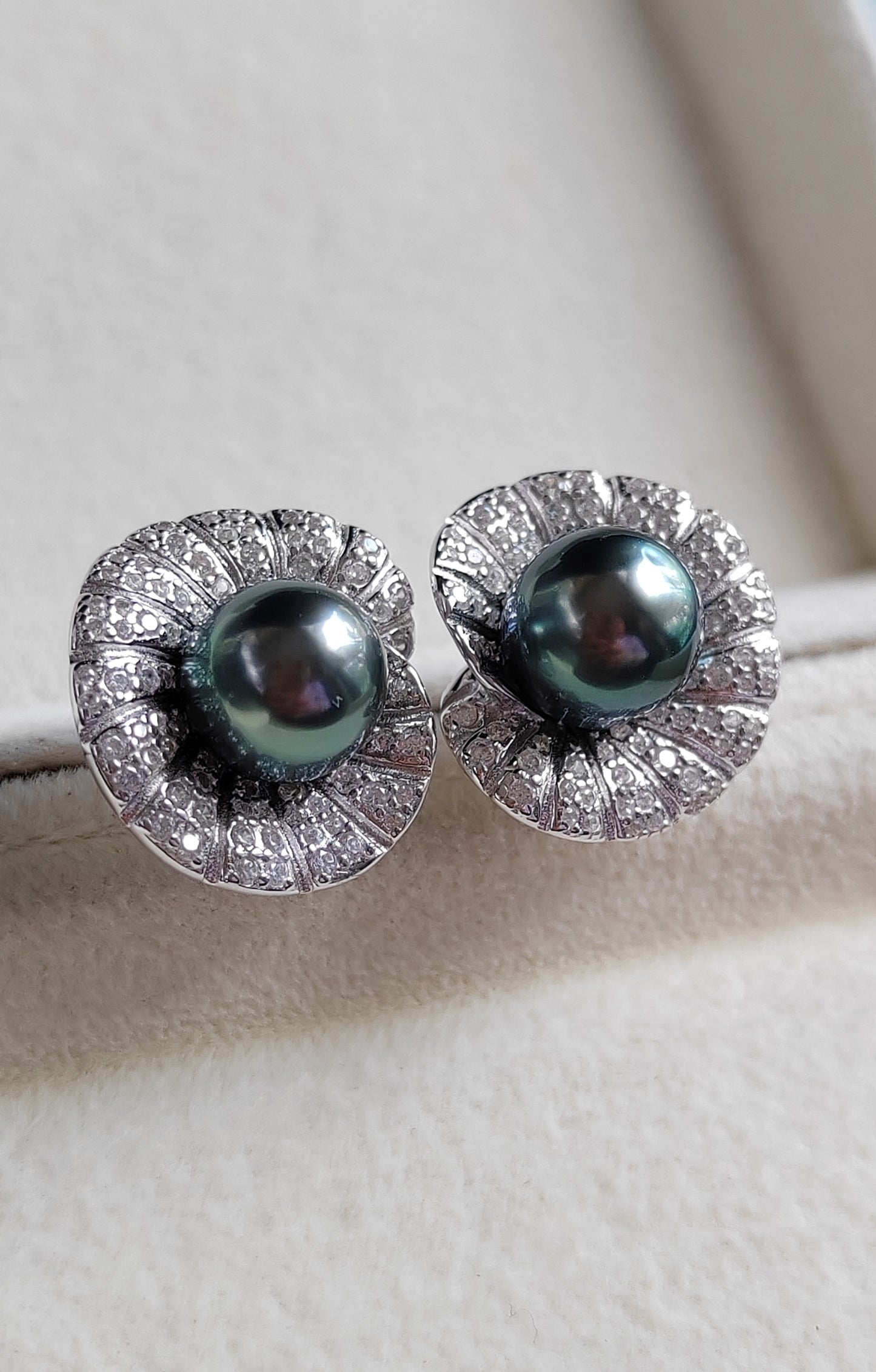 'Green lotus' earrings genuine tahitian south sea pearls 9.1mm