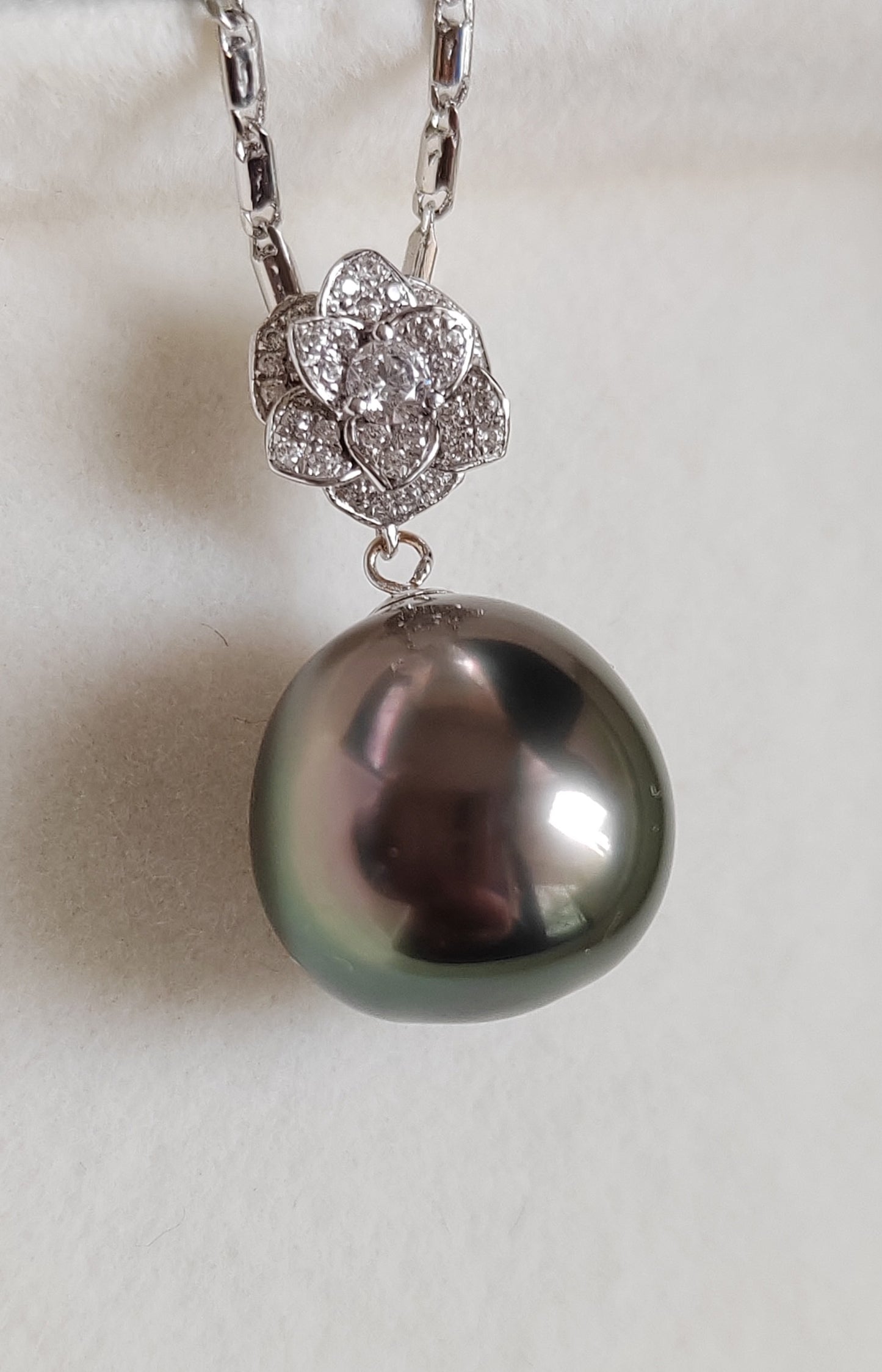 'White Camellia' 18k white gold pendant genuine Mangareva tahitian dea pearl 11.7x12.1mm