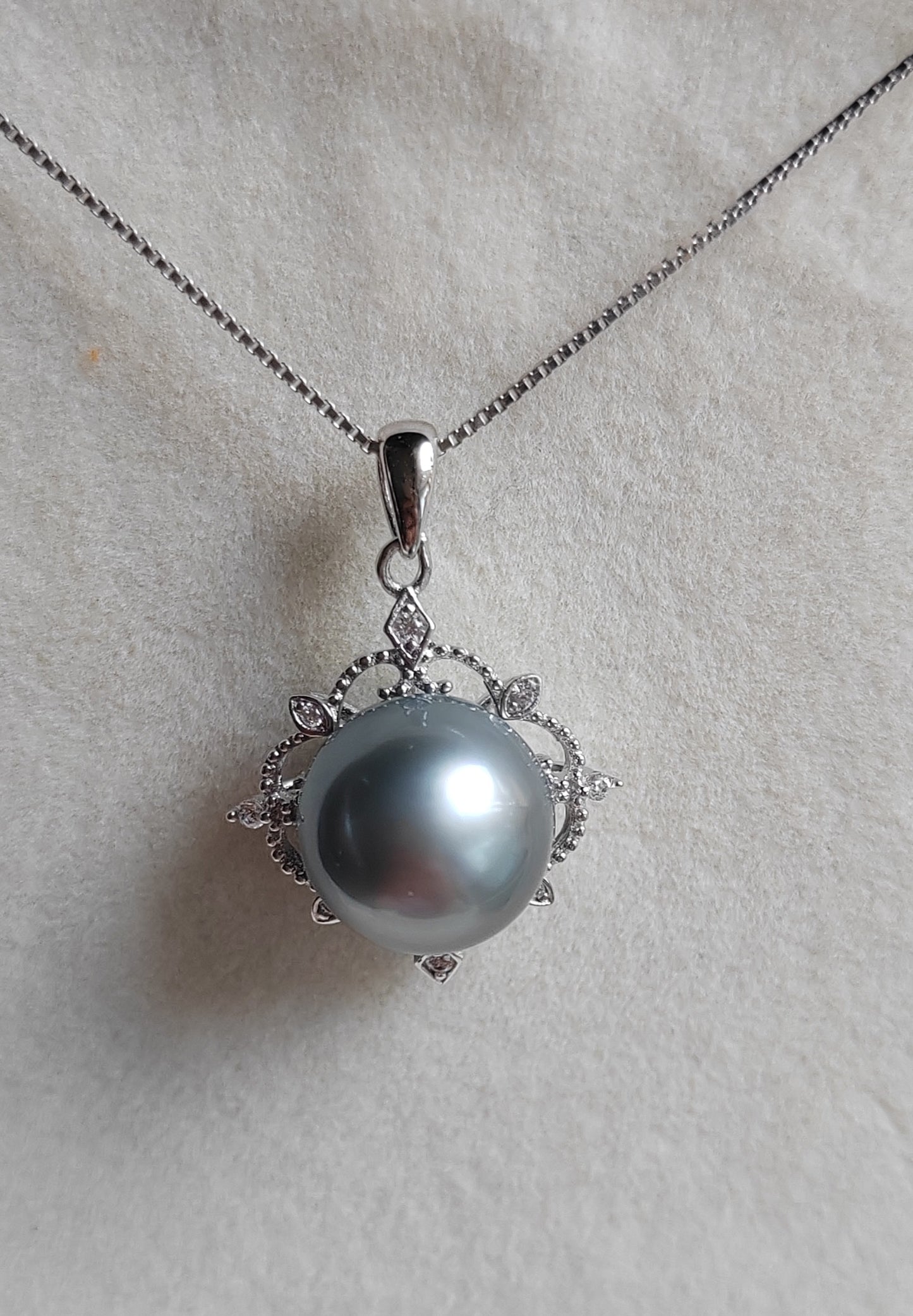'Modern Rococo' necklace genuine tahitian south sea pearl 10.9mm