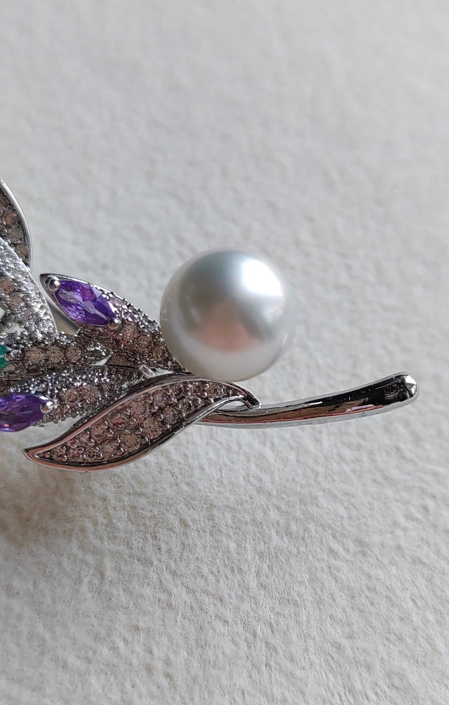 'Violetear' brooch genuine south sea white pearl 9.1mm