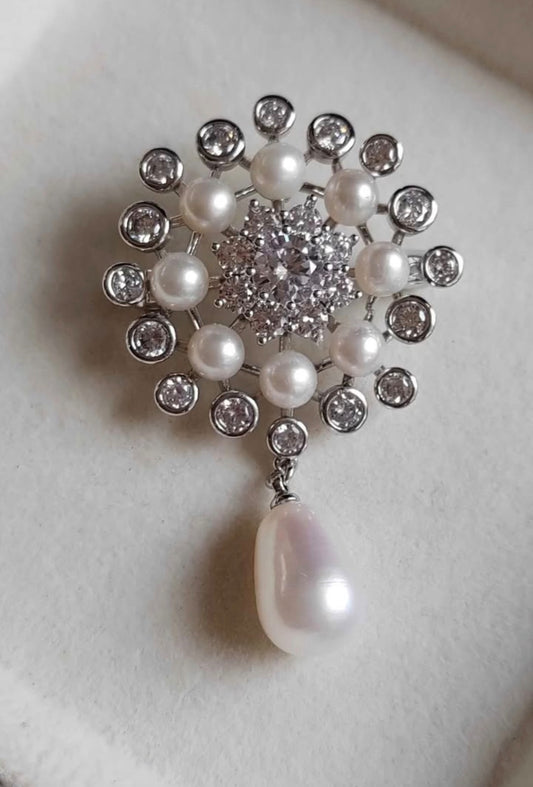 5.4-9.7mm Genuine freshwater pearls flowers brooch necklace