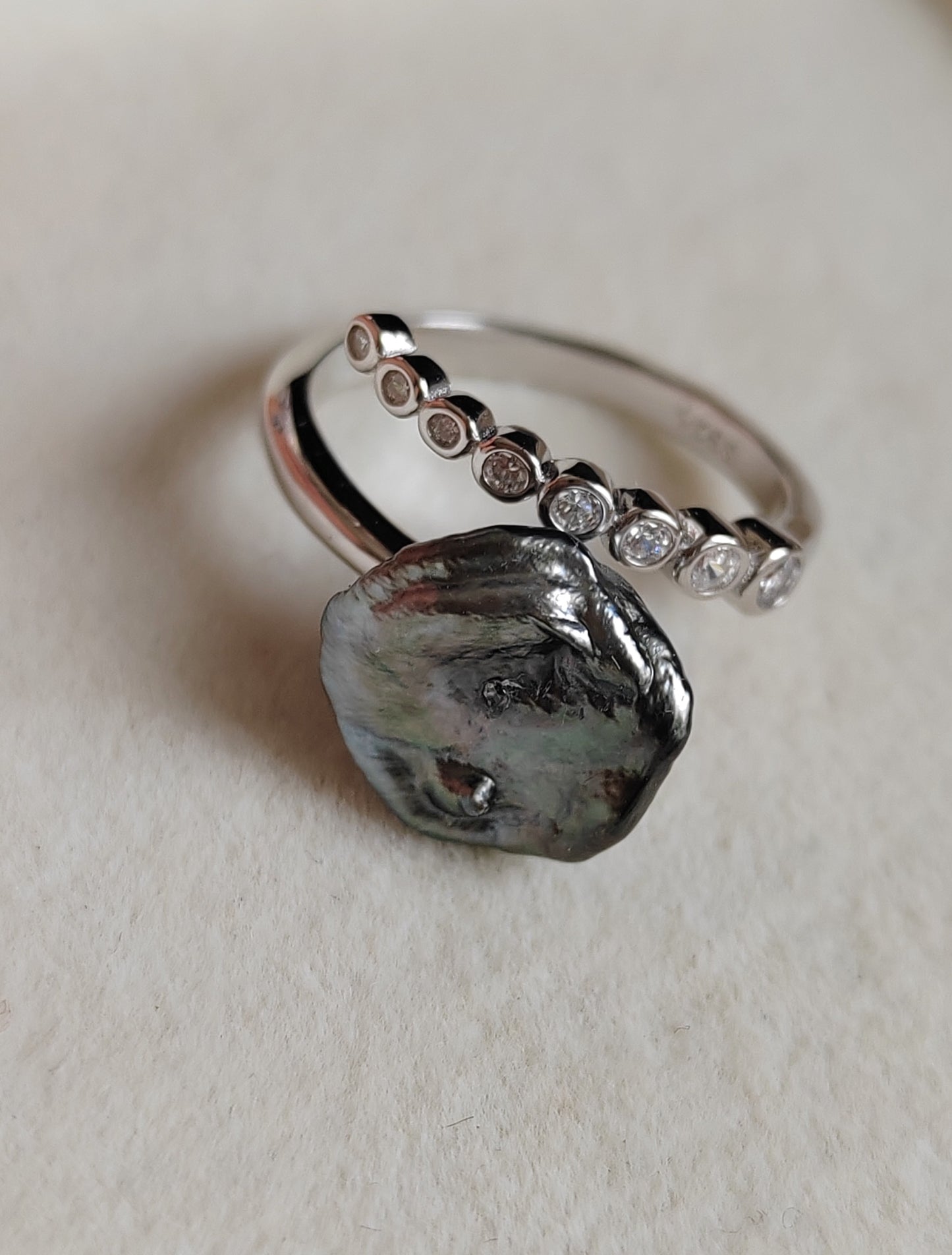 'Wild' Flower ring genuine tahitian Keshi pearl 3.6ct