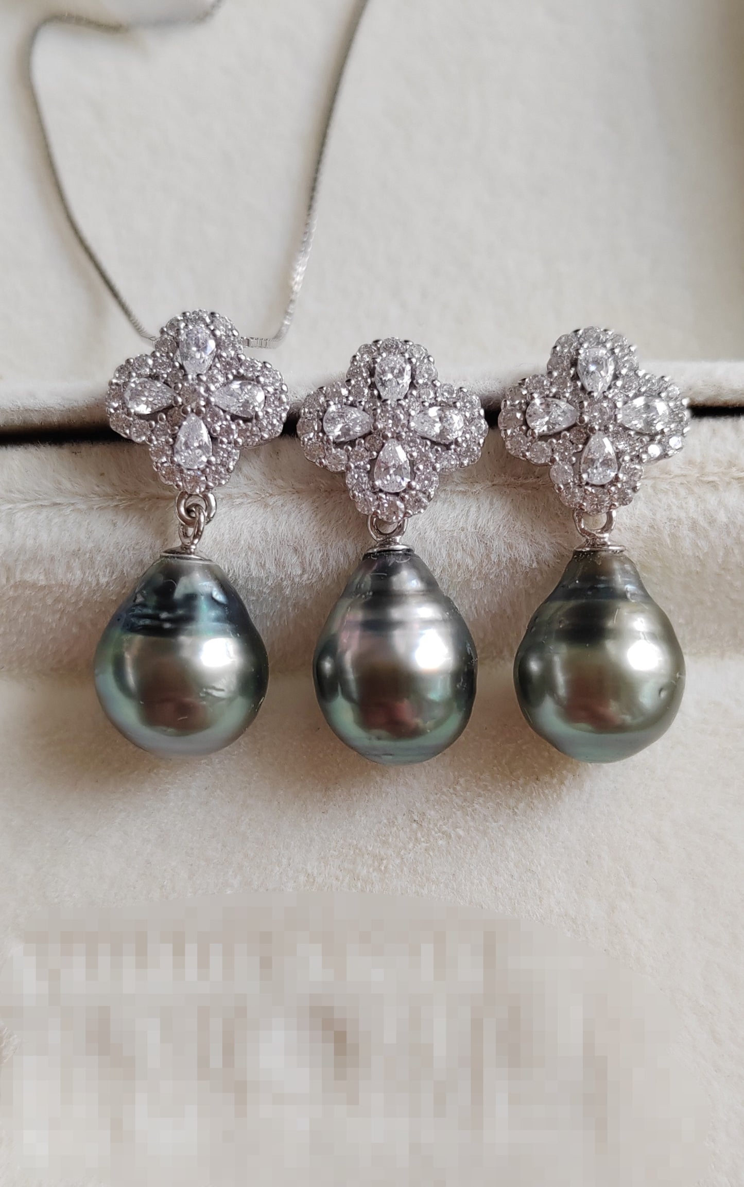 'Silver Clovers' Jewellry set Genuine tahitian sea pearls 9.6-9.9mm
