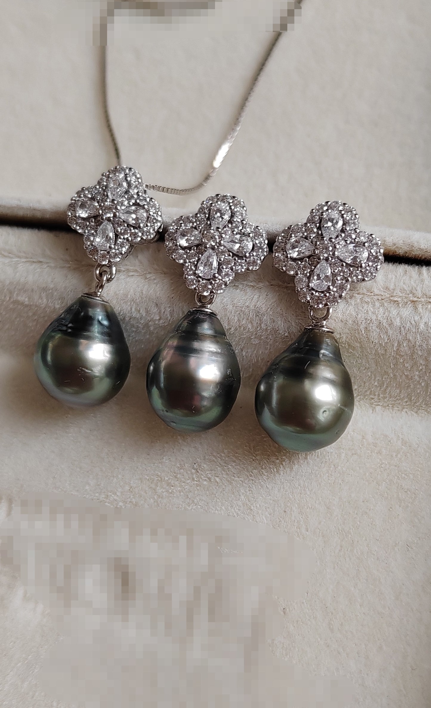'Silver Clovers' Jewellry set Genuine tahitian sea pearls 9.6-9.9mm