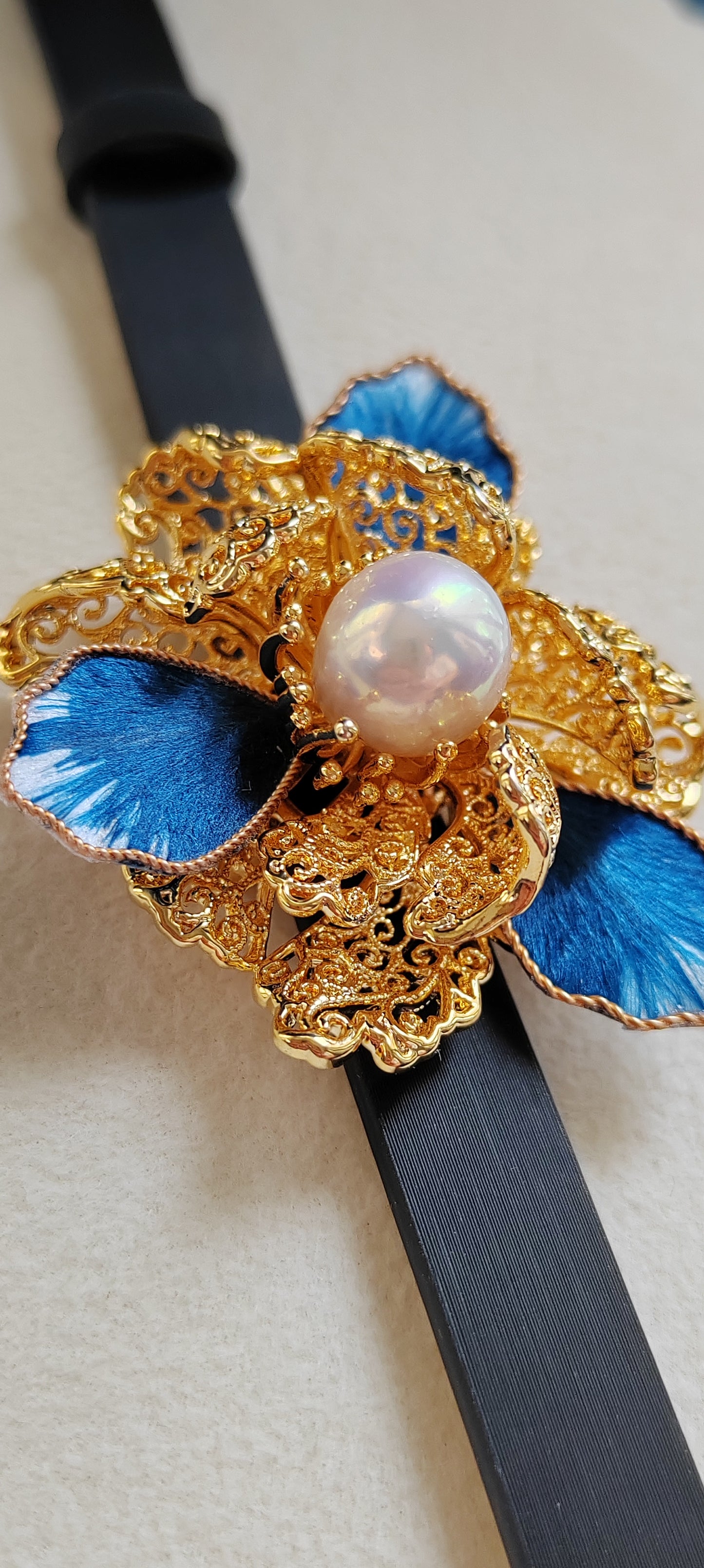 10.1mm Genuine freshwater pearl 'Peony' leather bracelet