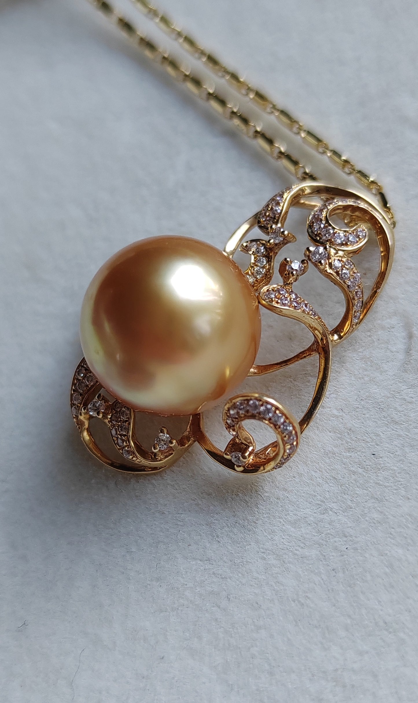 'Rococo' 14k gold pendant genuine golden south sea pearl 12.8mm Round