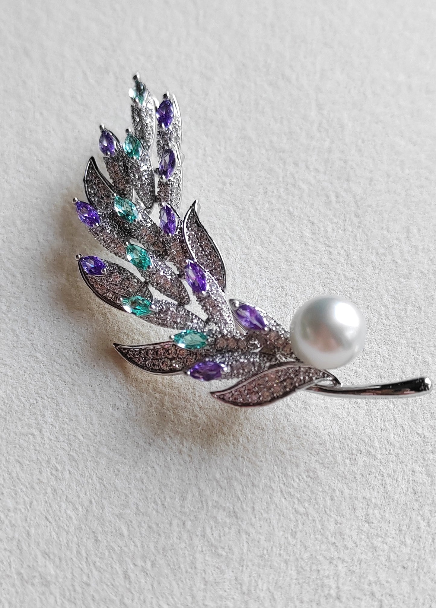 'Violetear' brooch genuine south sea white pearl 9.1mm