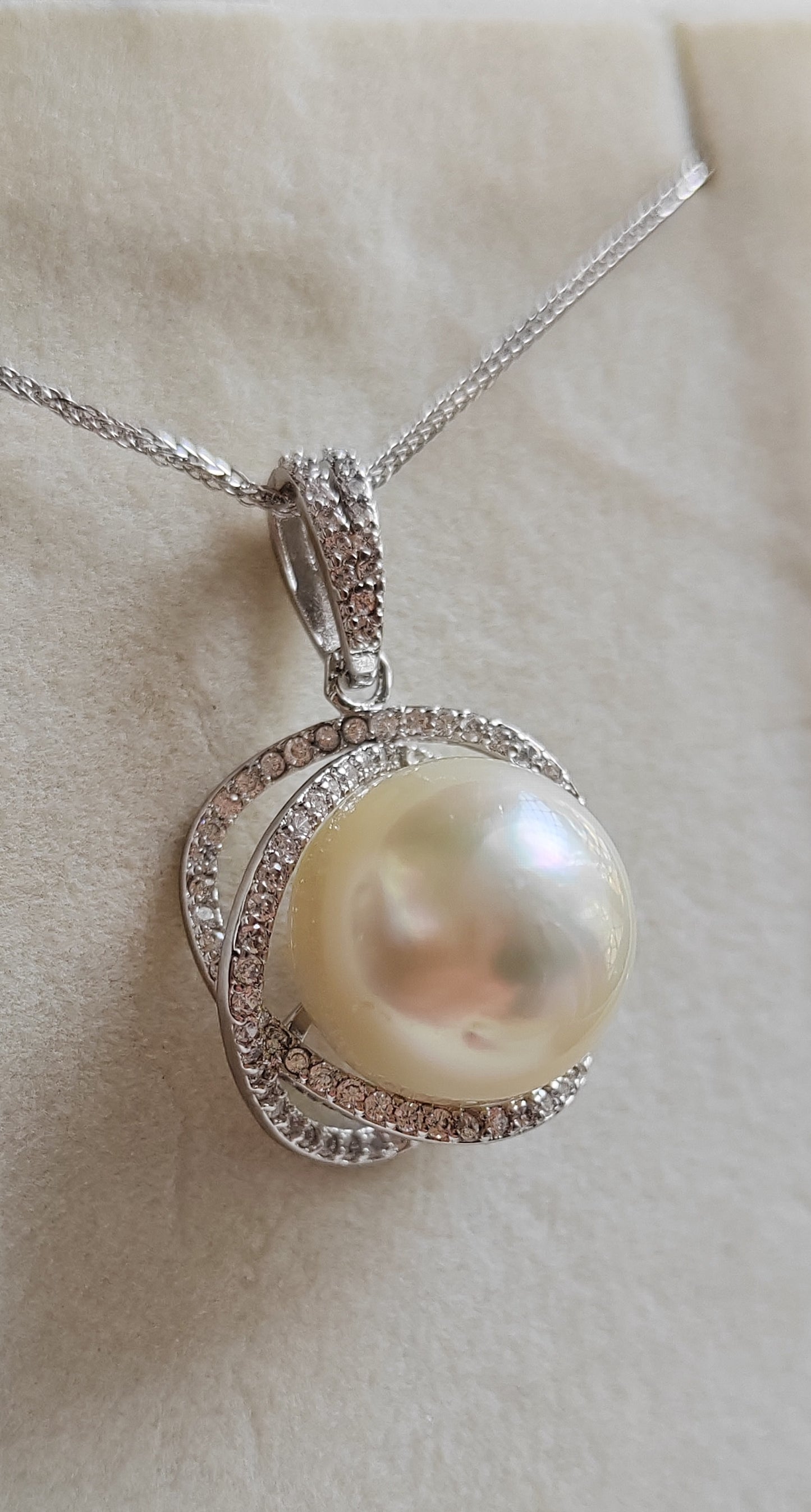14.1mm Genuine south sea pearl classic pendant