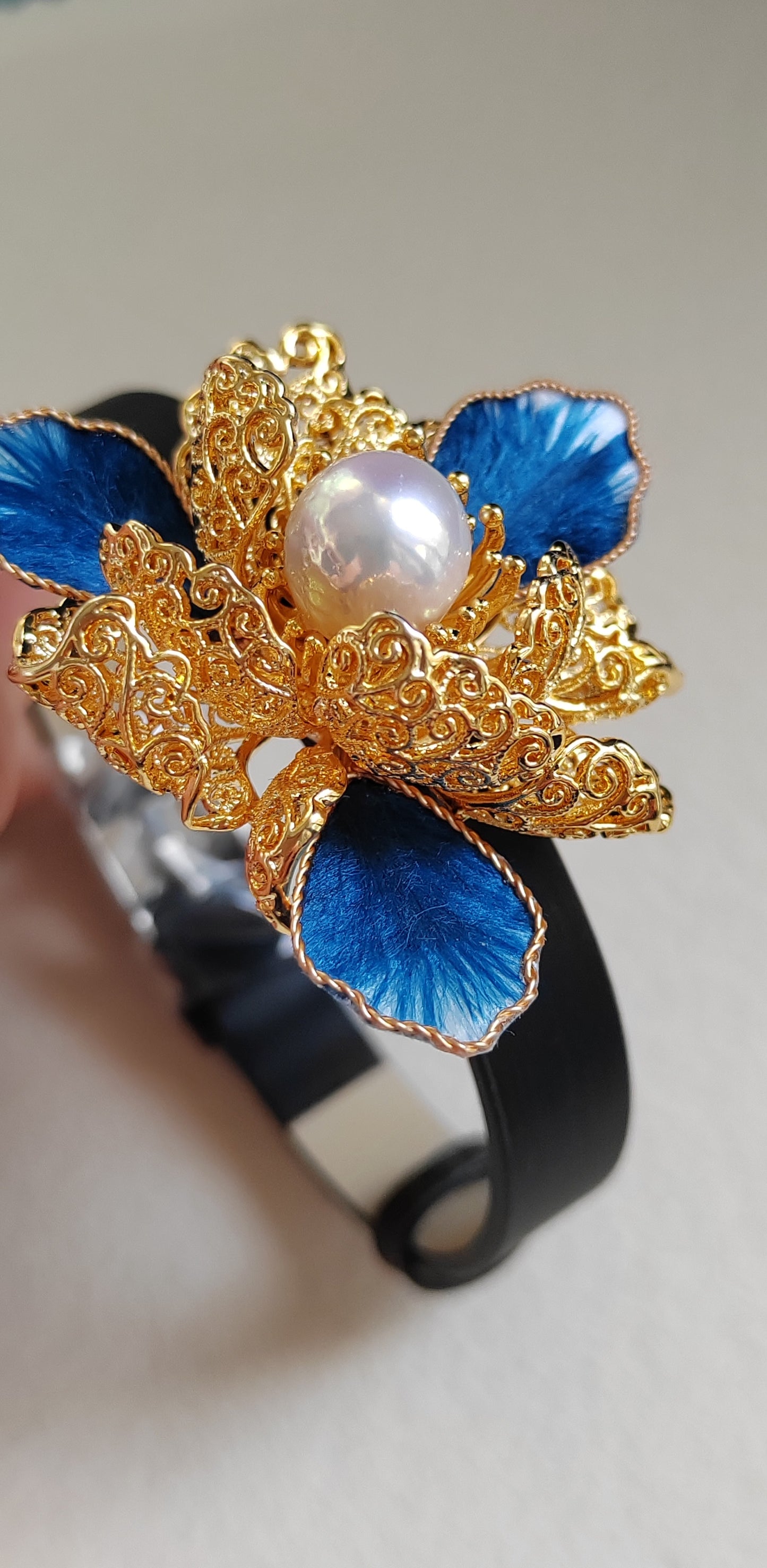 10.1mm Genuine freshwater pearl 'Peony' leather bracelet