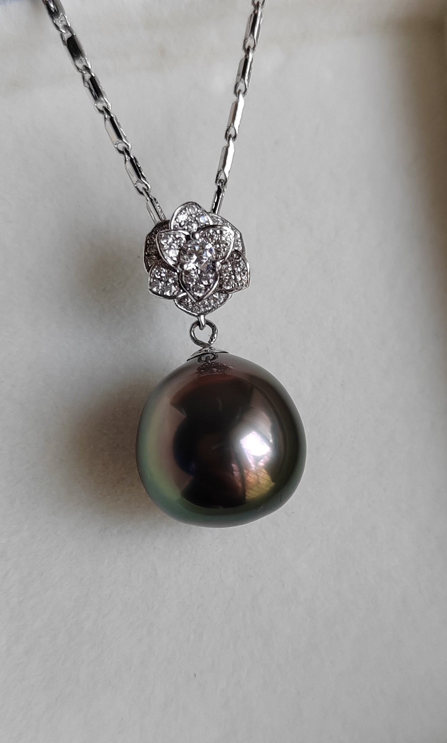'White Camellia' 18k white gold pendant genuine Mangareva tahitian dea pearl 11.7x12.1mm