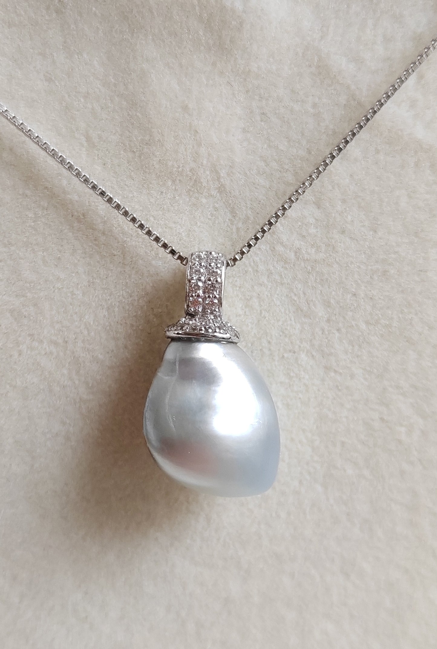 'Wild' Solitaire necklace Genuine Keshi south Sea white pearl 7ct