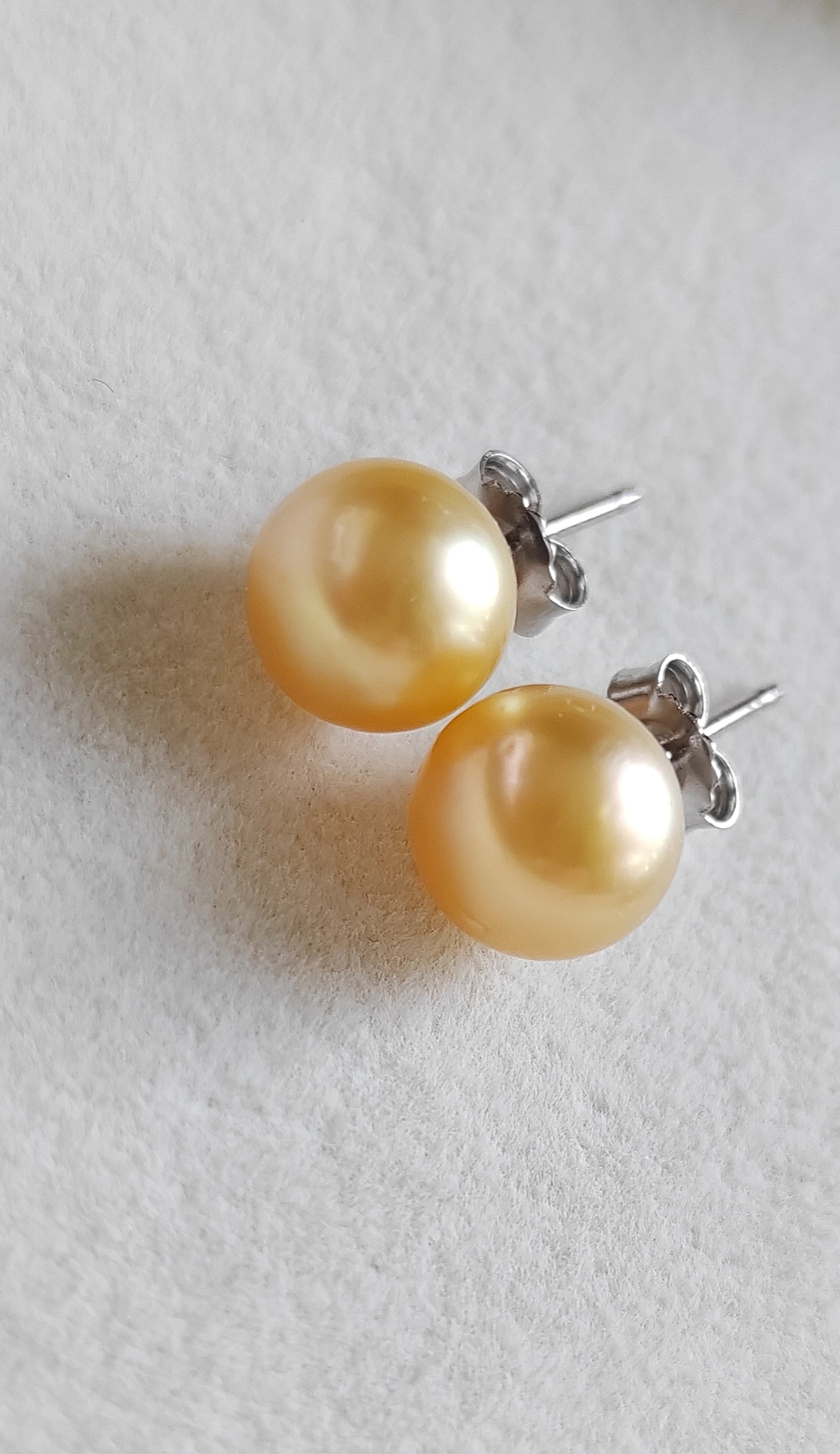 8.8mm Genuine golden south sea pearls Essential earrings studs