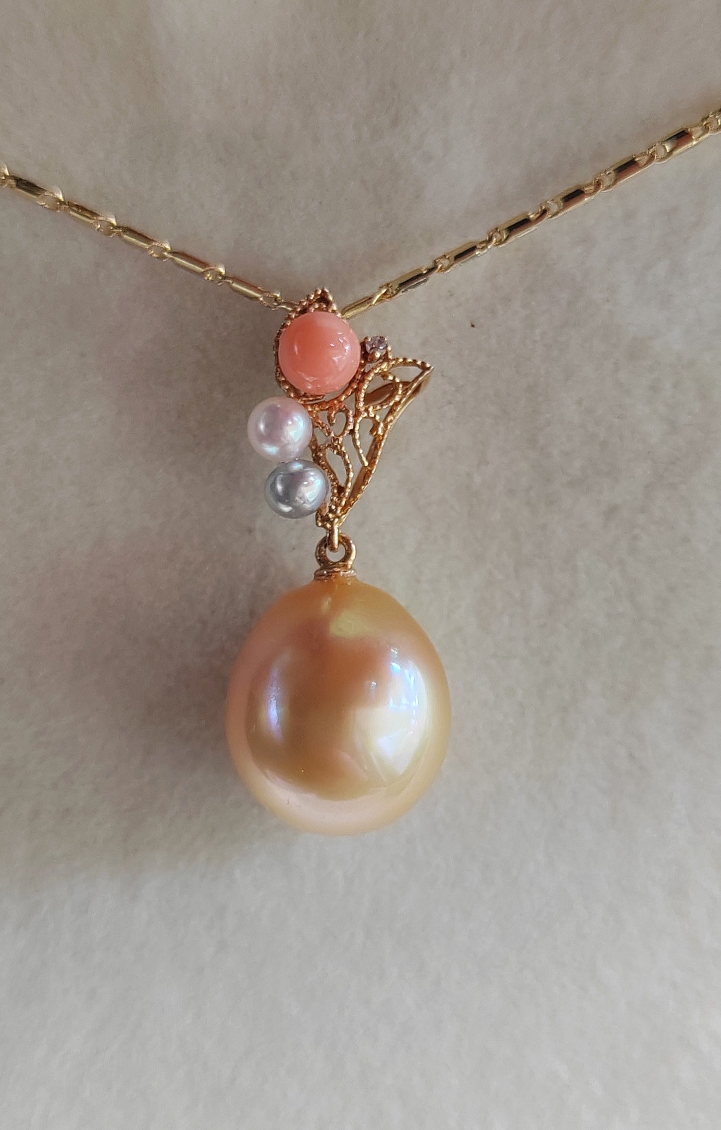 'Sunset' 18k gold diamond pendant genuine golden south sea pearl and Coral