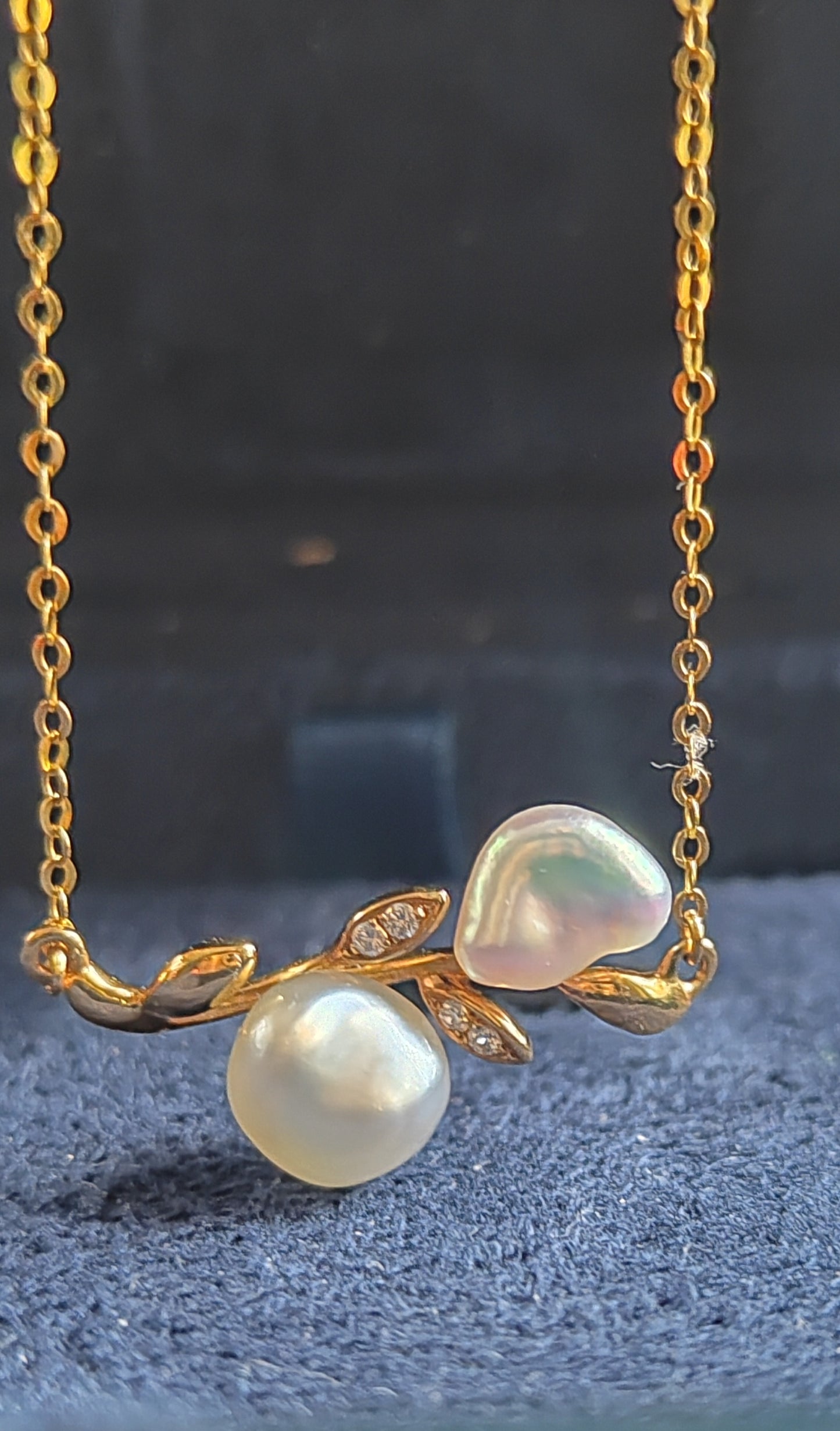 'Blooming flowers' 18k gold necklace genuine south sea Keshi pearls 2.3ct