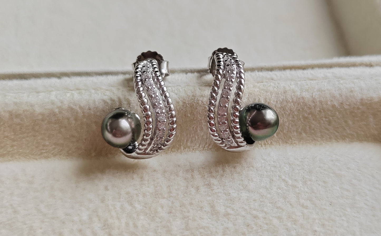 'Wild' earrings genuine Keshi tahitian south sea pearls